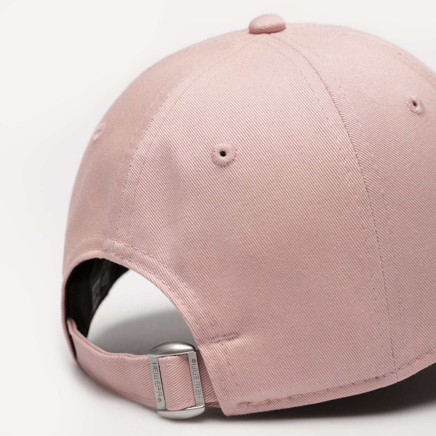 Дамска шапка с козирка NEW ERA ШАПКА WMNS METALLIC LOGO 940 NYY NEW YORK YANKEES 60357983 цвят коралов