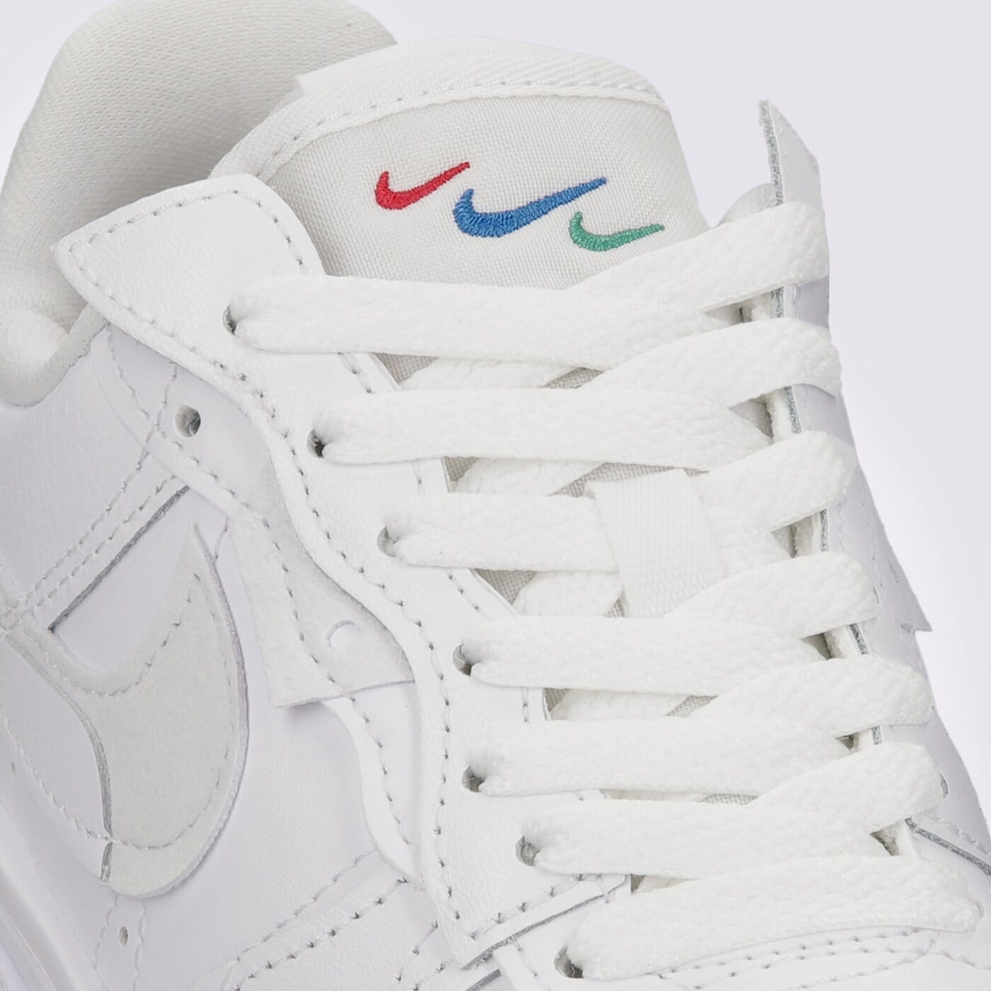 Дамски маратонки NIKE AIR FORCE 1 FONTANKA dh1290-100 цвят бял