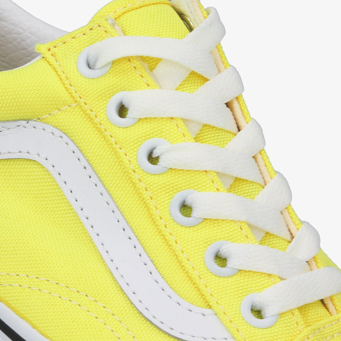 Дамски маратонки VANS UA OLD SKOOL vn0a4u3bwt71 цвят жълт