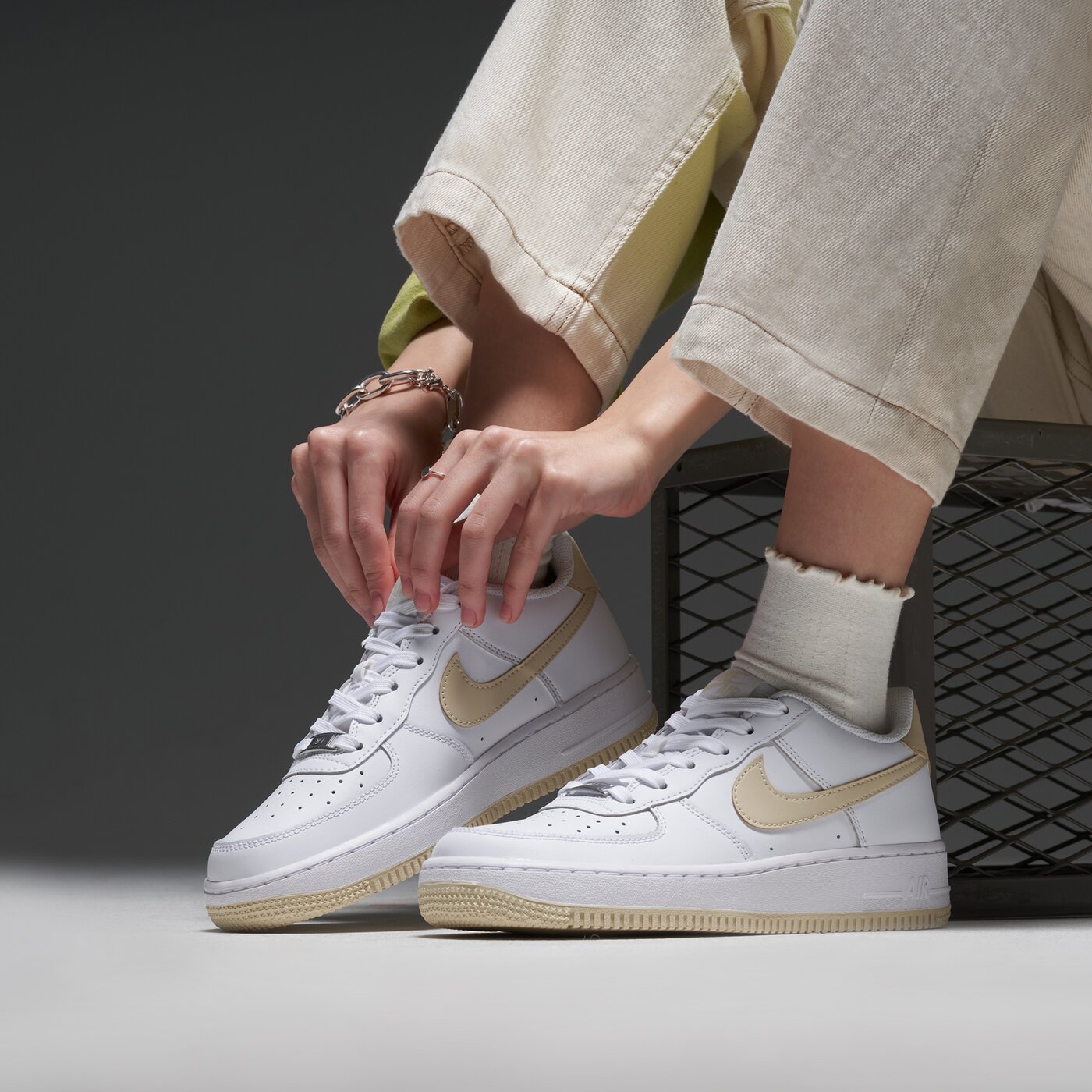 Детски маратонки NIKE AIR FORCE 1 fv5948-118 цвят бял