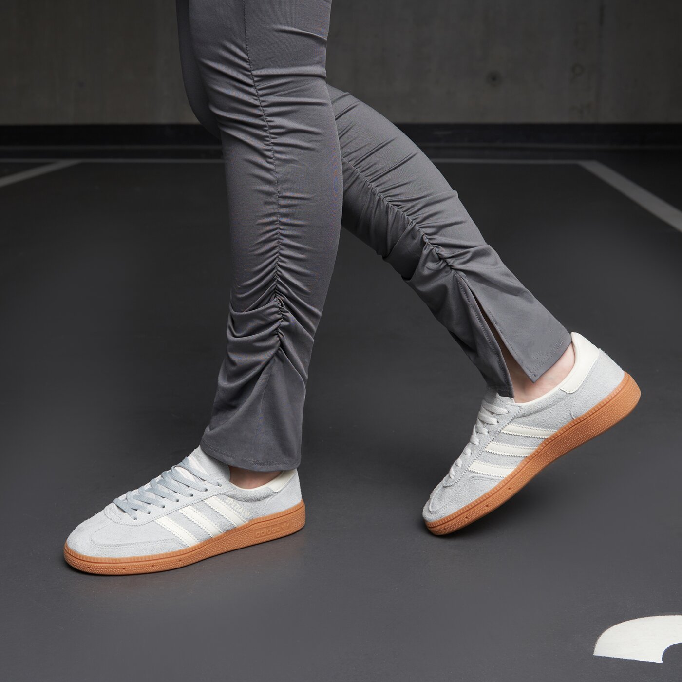 Дамски маратонки ADIDAS HANDBALL SPEZIAL W if6491 цвят сив