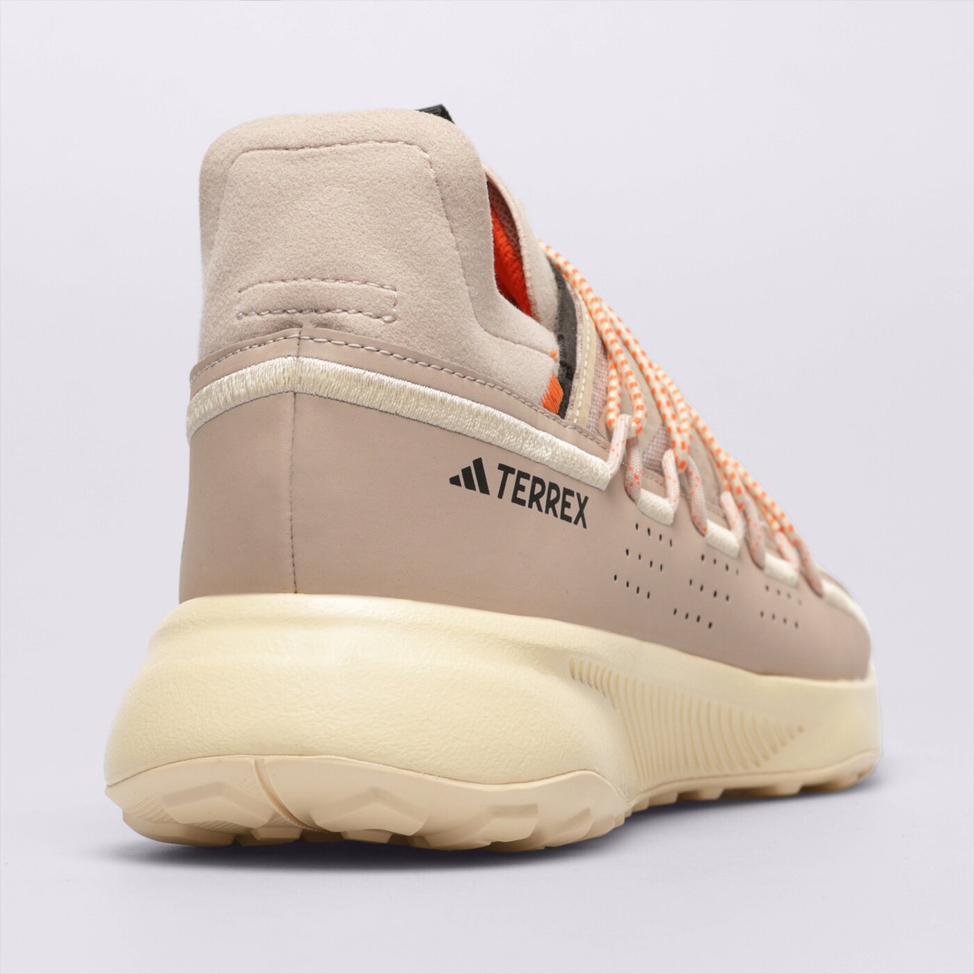 Мъжки туристически обувки ADIDAS TERREX VOYAGER 21 hp8614 цвят бежов