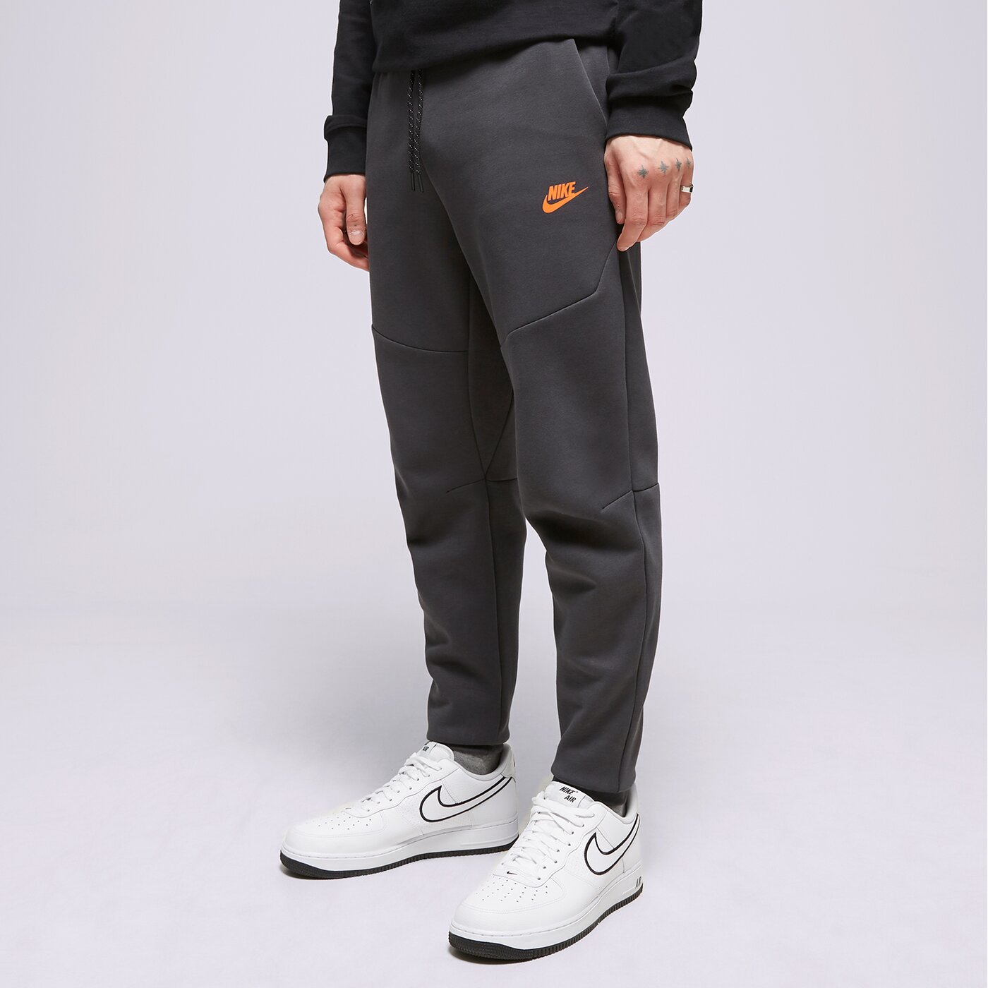 NIKE ПАНТАЛОНИ TECH FLEECE DV0538-070 Мъжки Цвят сив Модни Панталони ...