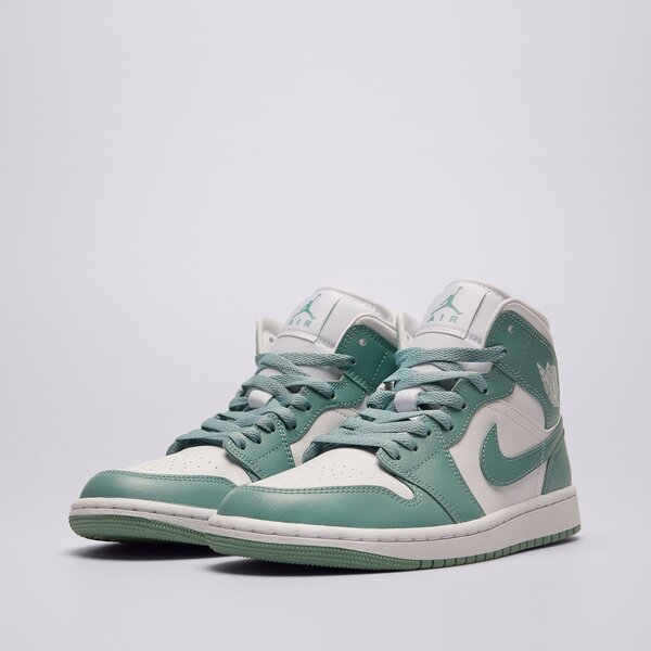 Дамски маратонки WMNS AIR JORDAN 1 MID bq6472-138 цвят бял