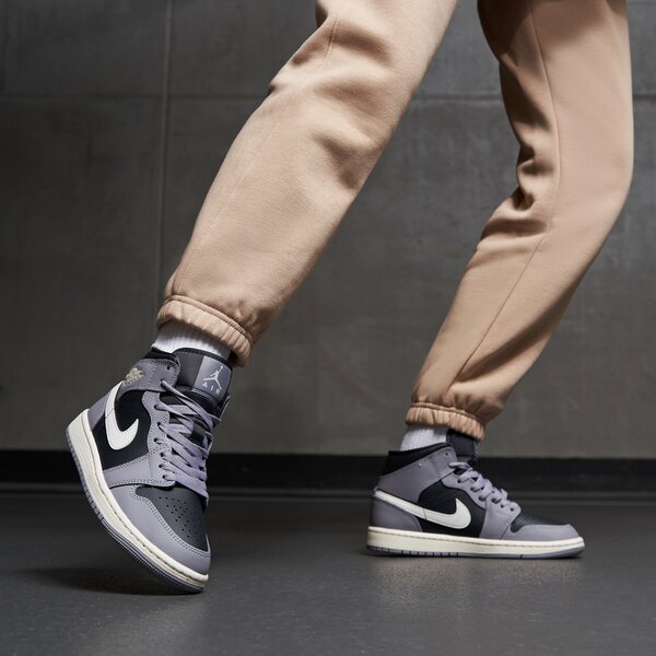 Дамски маратонки AIR JORDAN 1 MID  bq6472-022 цвят сив