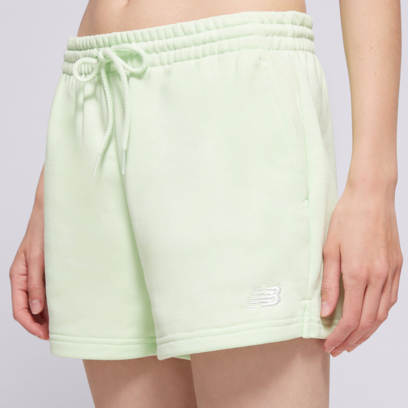 Дамски къси панталони NEW BALANCE ШОРТИ SPORT ESSENTIALS ws41500mew цвят зелен