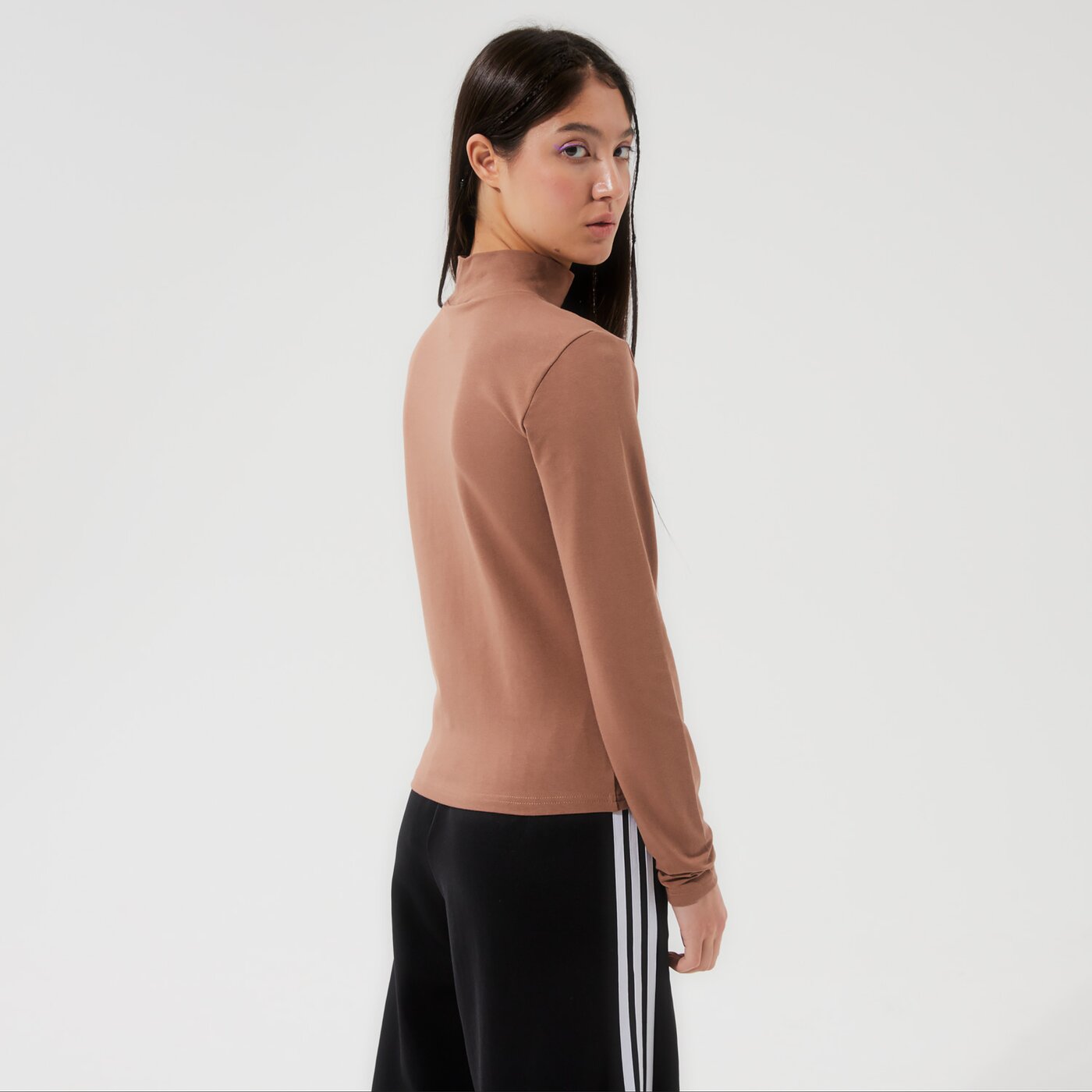 Дамска тениска NIKE ТЕНИСКА W NSW ESSNTL MOCK LS ТОП dd5882-256 цвят кафяв