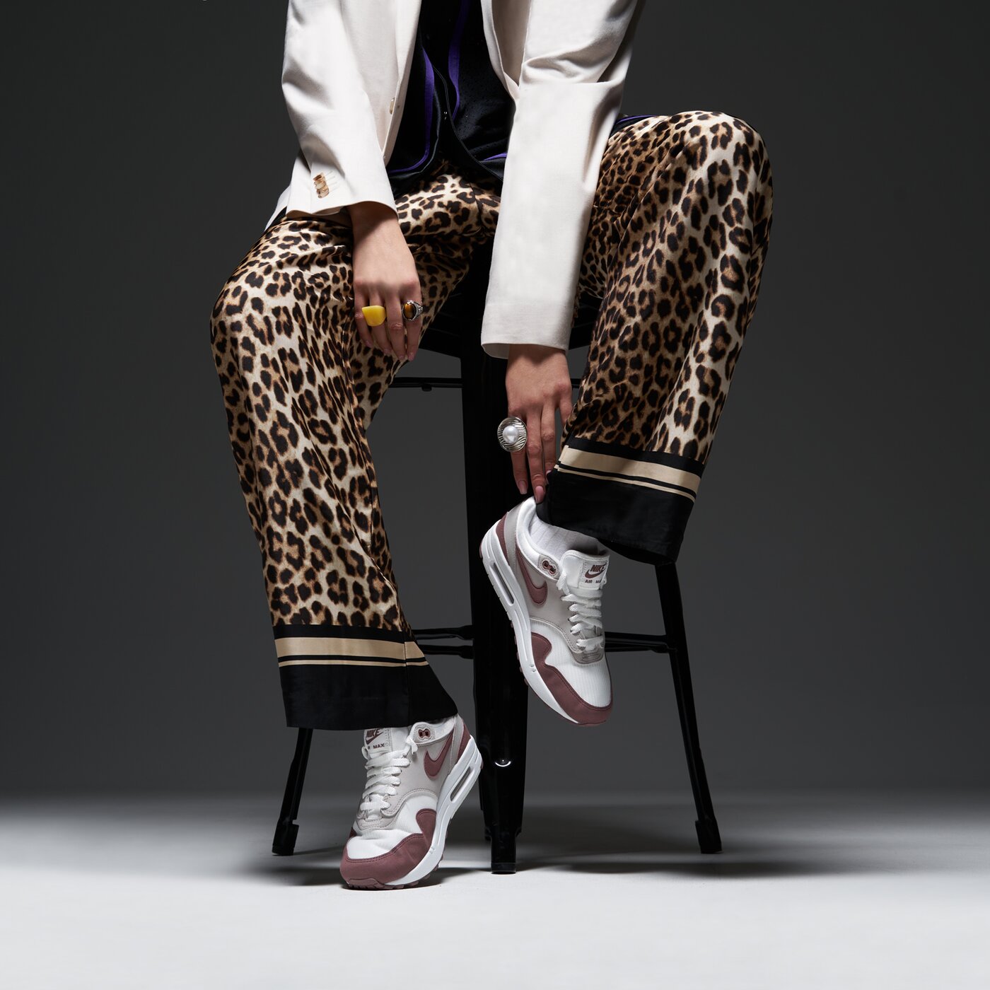 Дамски маратонки NIKE AIR MAX 1  dz2628-104 цвят кремав