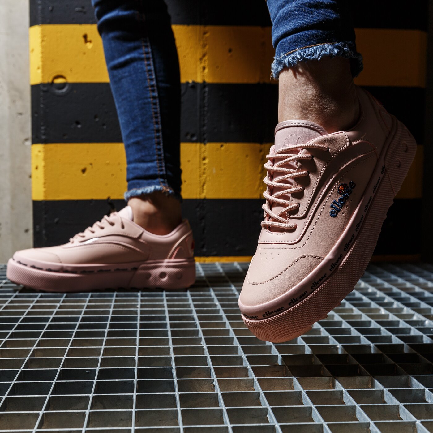 Дамски маратонки ELLESSE ALZINA 610433 цвят розов