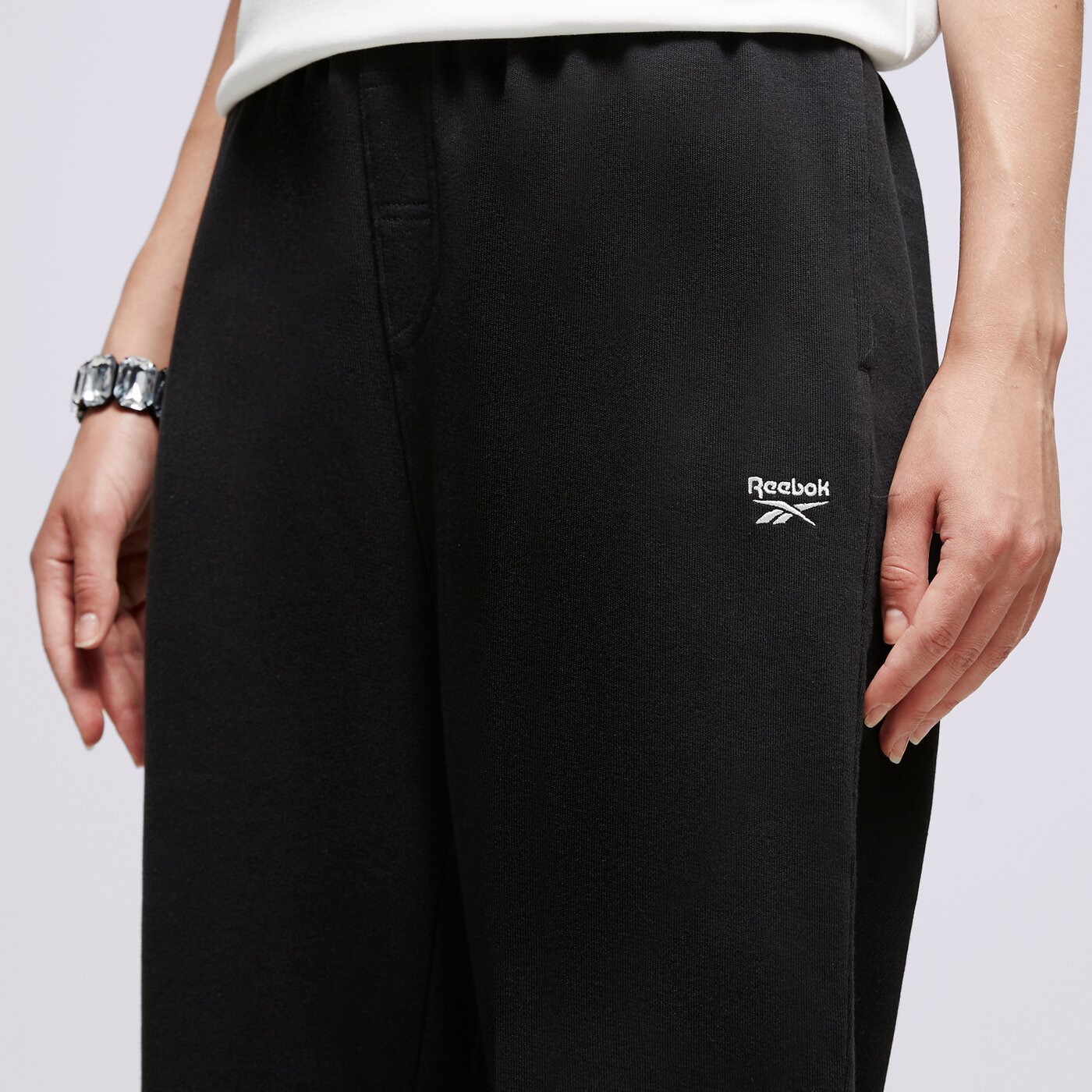 Дамски панталони REEBOK ПАНТАЛОНИ CL AE ARCHIVE FIT FT PANT hs4726 цвят черен