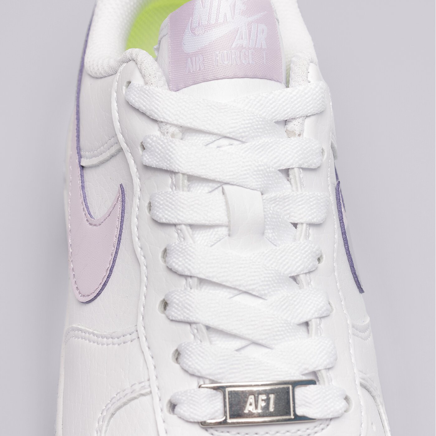 Дамски маратонки NIKE AIR FORCE 1 '07 NEXT NATURE dn1430-105 цвят бял