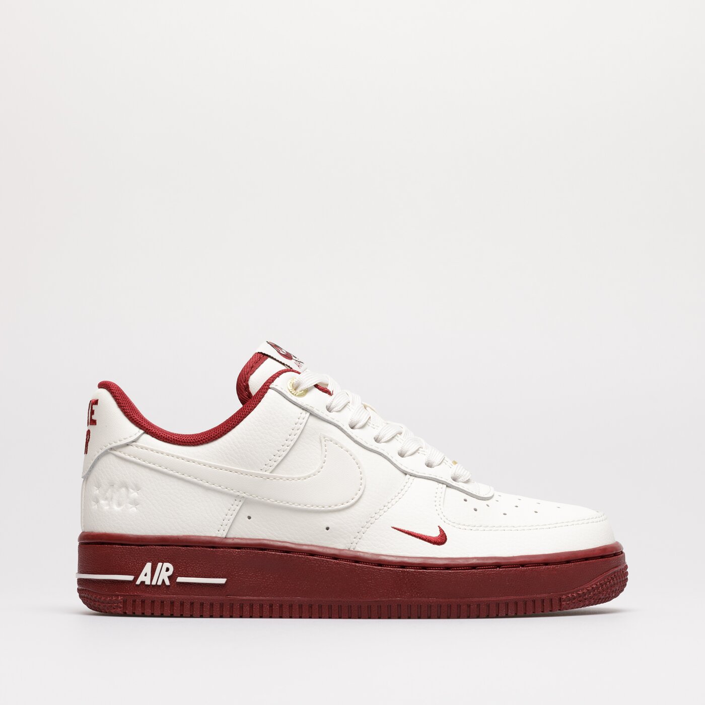 Дамски маратонки NIKE AIR FORCE 1 '07 SE dq7582100 цвят бял