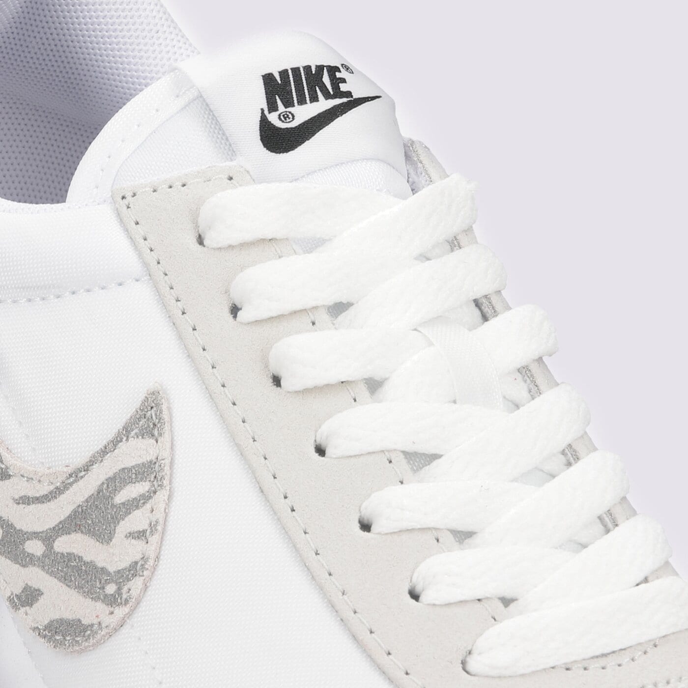 Дамски маратонки NIKE DBREAK SE dm3346-101 цвят бял