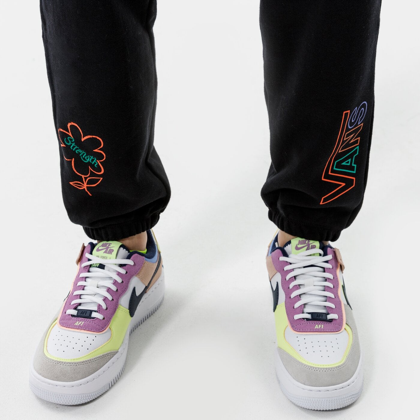 Дамски панталони VANS ПАНТАЛОНИ WM CULTIVATE CARE SWEATPANT vn0a5lk3blk1 цвят черен