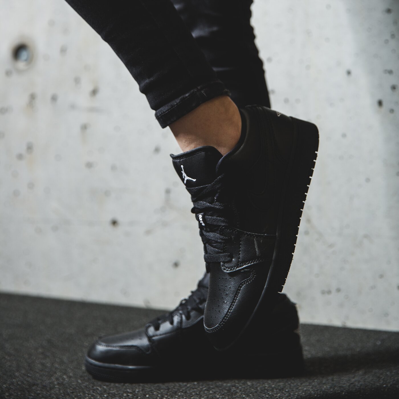 Детски маратонки AIR JORDAN 1 LOW (GS) 553560-006 цвят черен