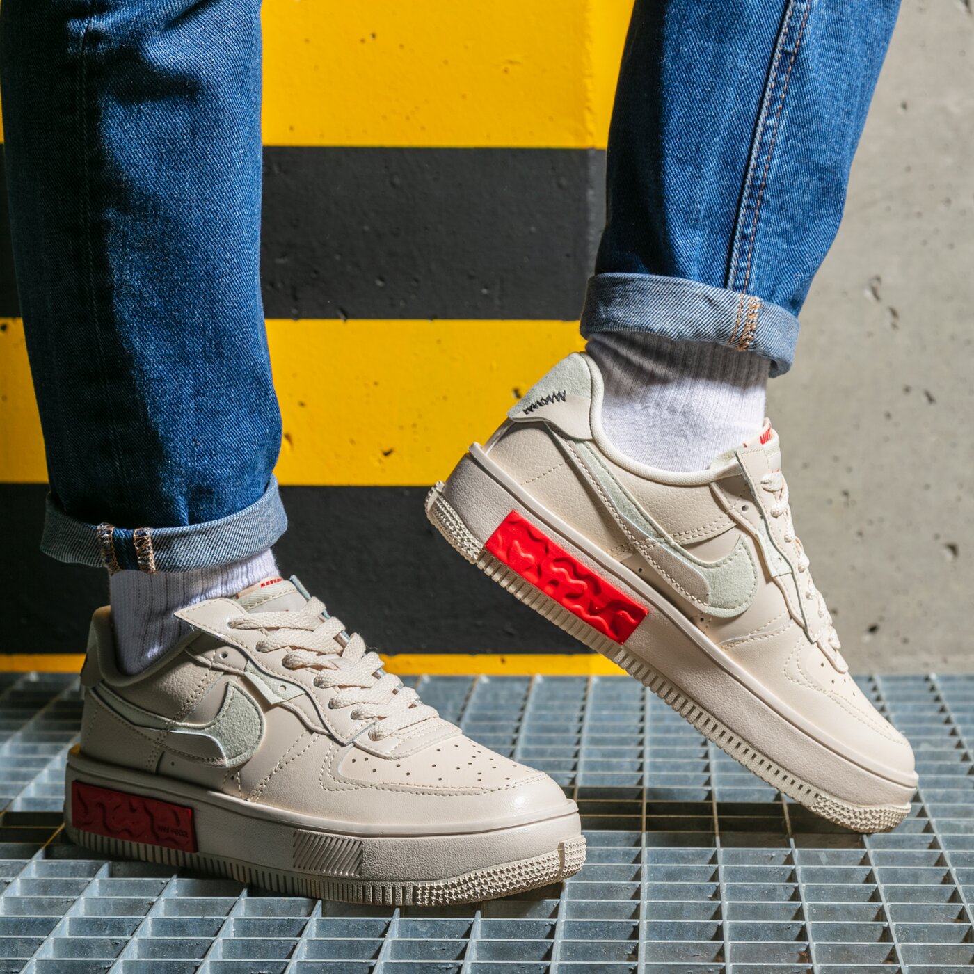 Дамски маратонки NIKE AIR FORCE 1 FONTANKA da7024-200 цвят бежов