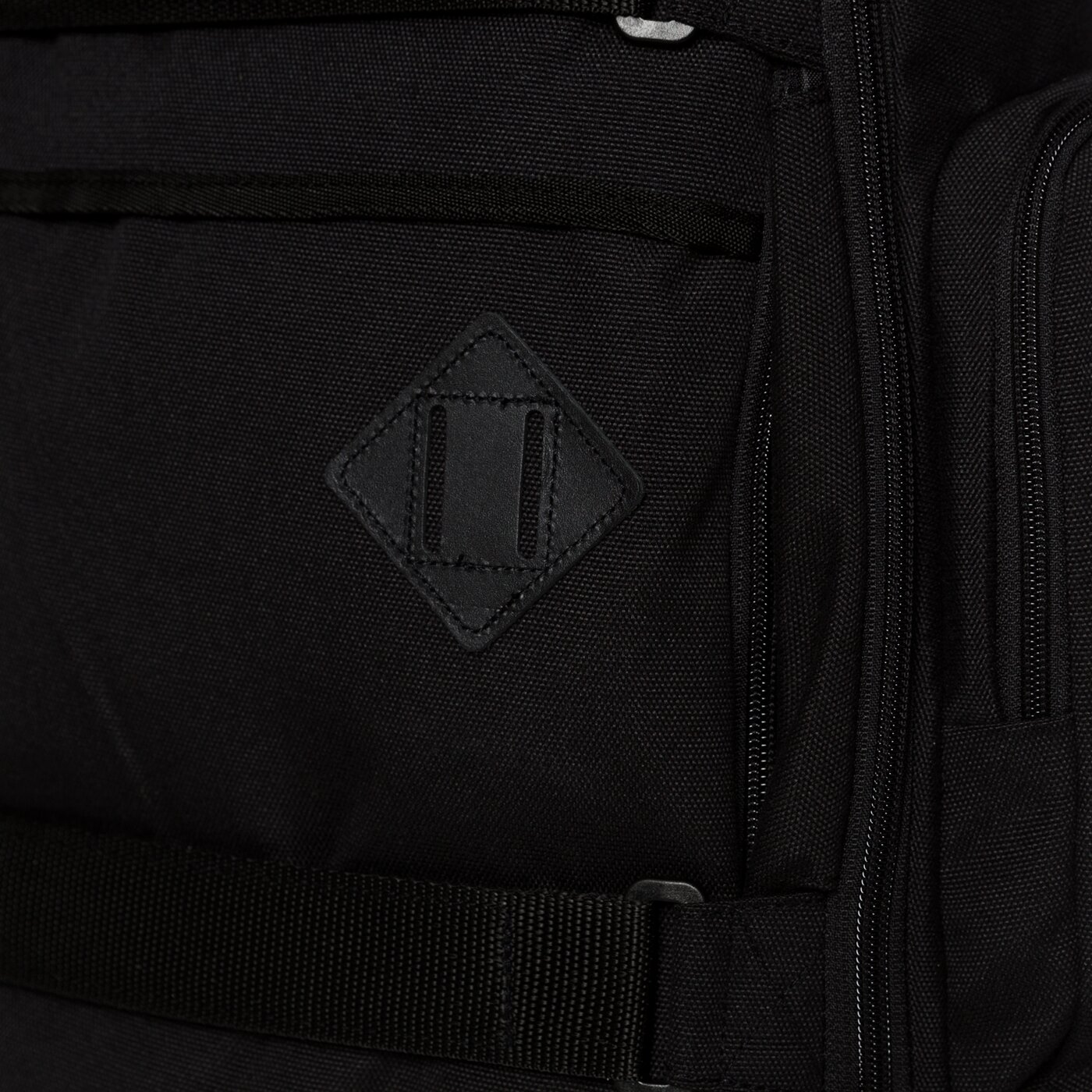 Детска раница VANS РАНИЦА TRANSIENT III SKATEPACK va2wnxblk цвят черен