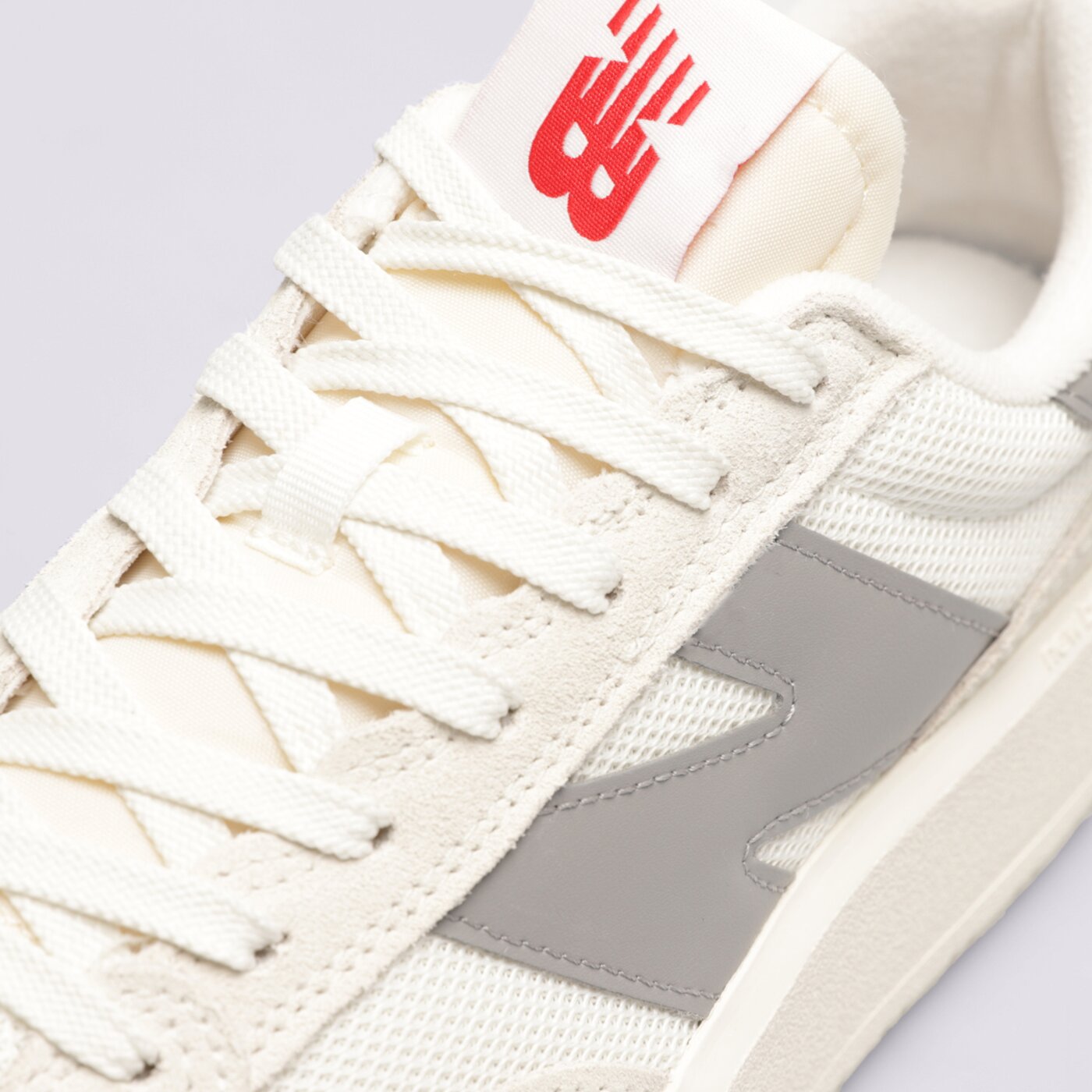 Дамски маратонки NEW BALANCE CT302  ct302rs цвят кремав