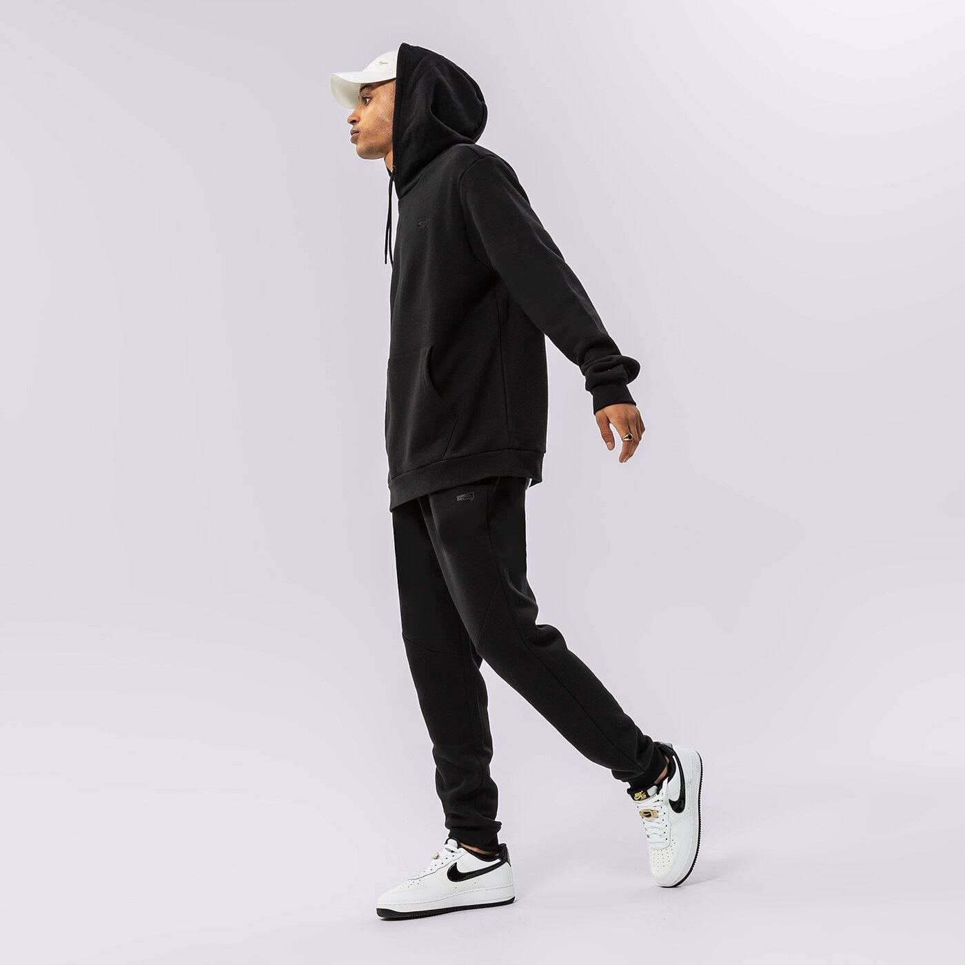 Мъжки суичър CONFRONT СУИТЧЪР С КАЧУЛКА HOODIE ESSENTIAL cf322blm91001 цвят черен