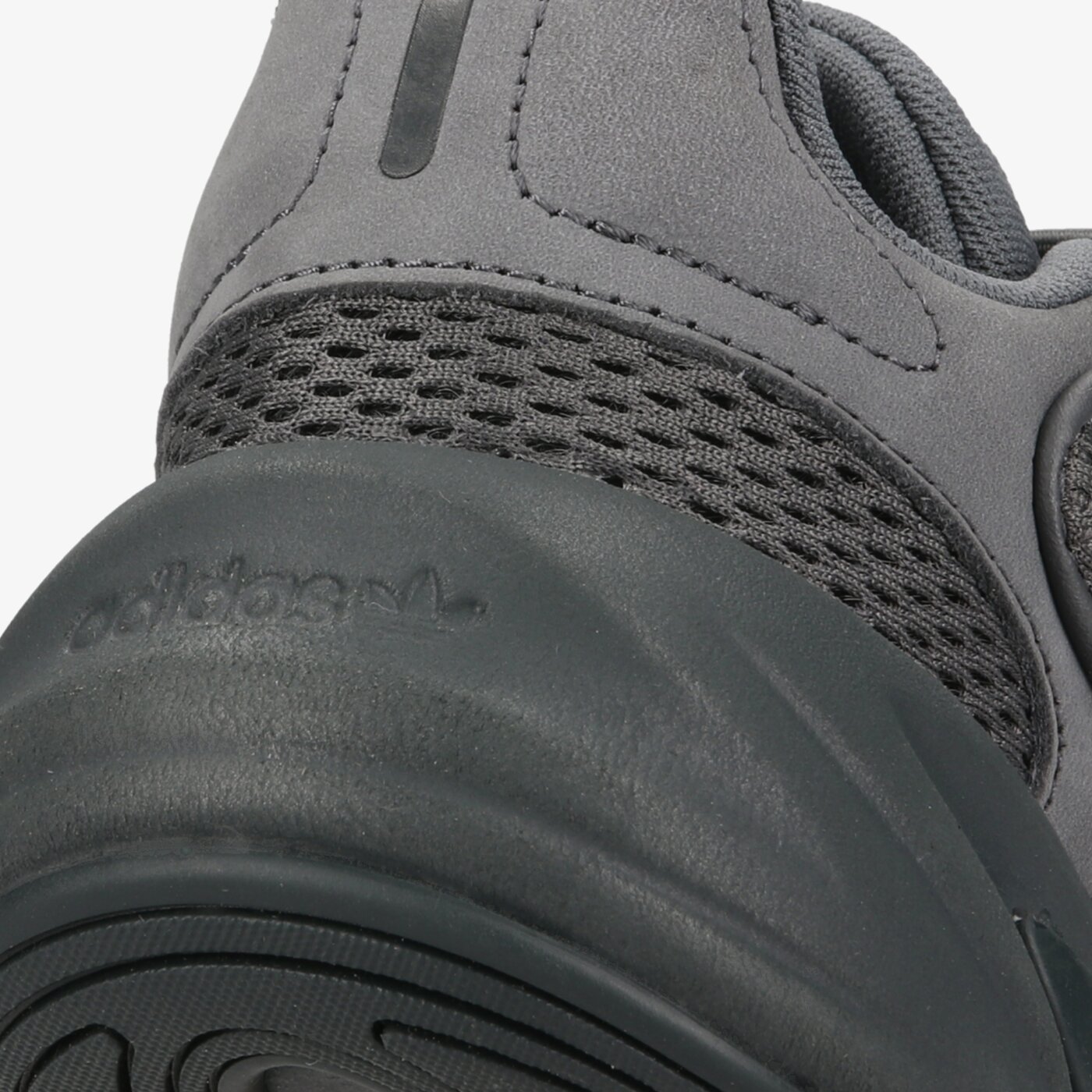 Дамски маратонки ADIDAS OZELIA gx3254 цвят черен