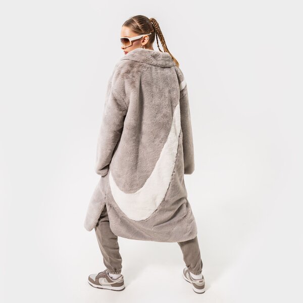 Дамско зимно яке NIKE ЯКЕ ЗИМНО W NSW FX FUR GFX AOP LNG JKT dq6838-012 цвят сив