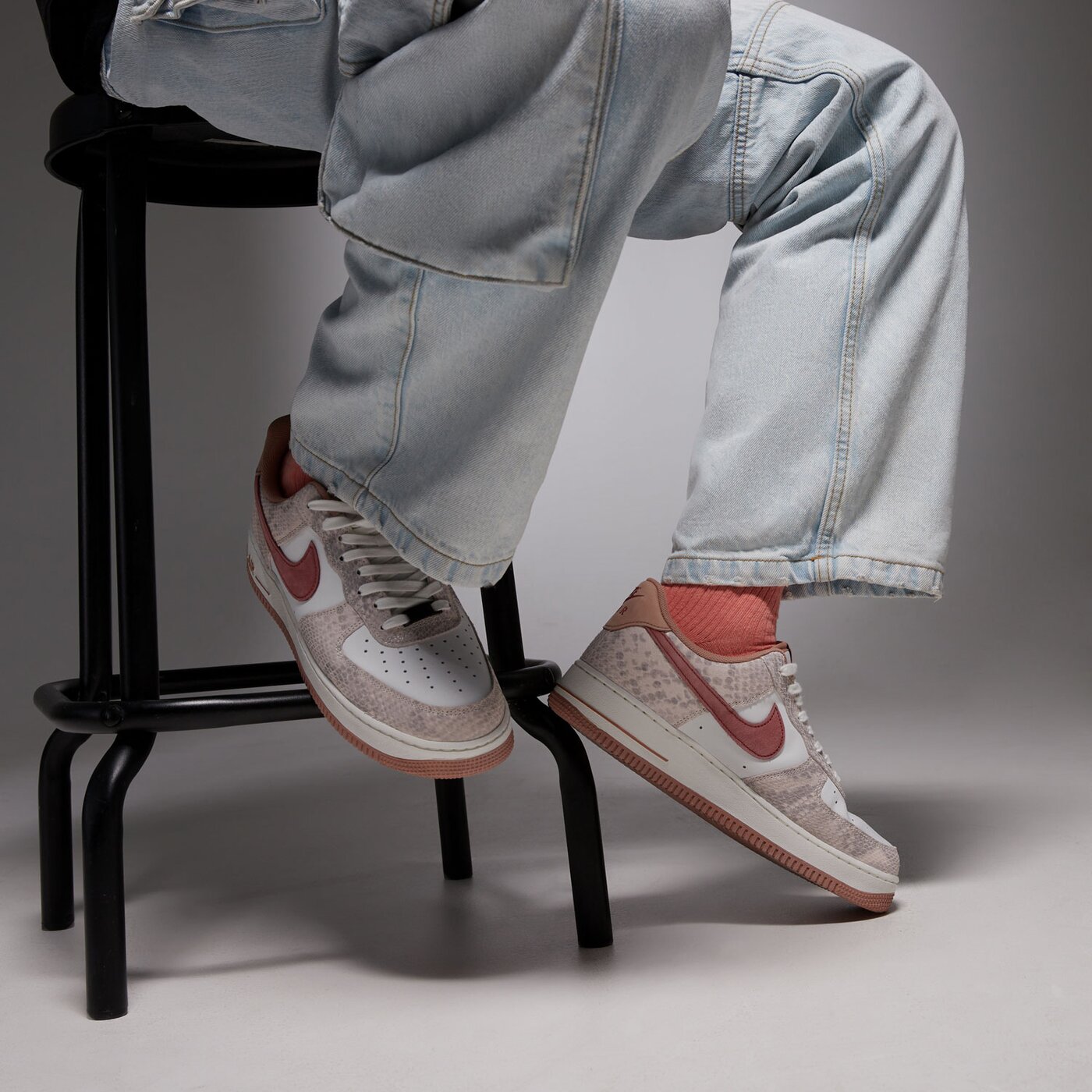 Мъжки маратонки NIKE AIR FORCE 1 '07 LV8 hf2898-100 цвят бял