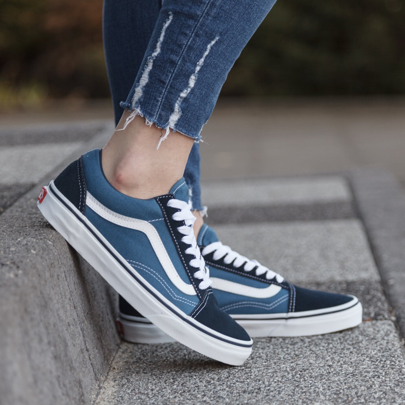 Дамски маратонки VANS OLD SKOOL  vn000d3hnvy1 цвят син