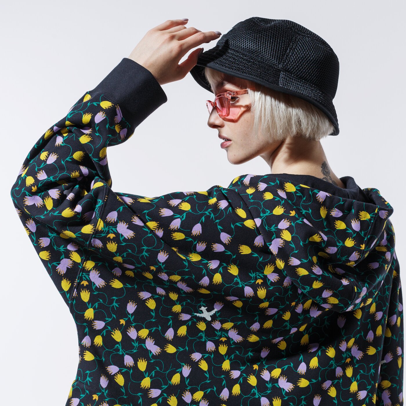 Дамски суичър ADIDAS СУИТЧЪР С КАЧУЛКА AOP CROP HOODIE fl4110 цвят многоцветен