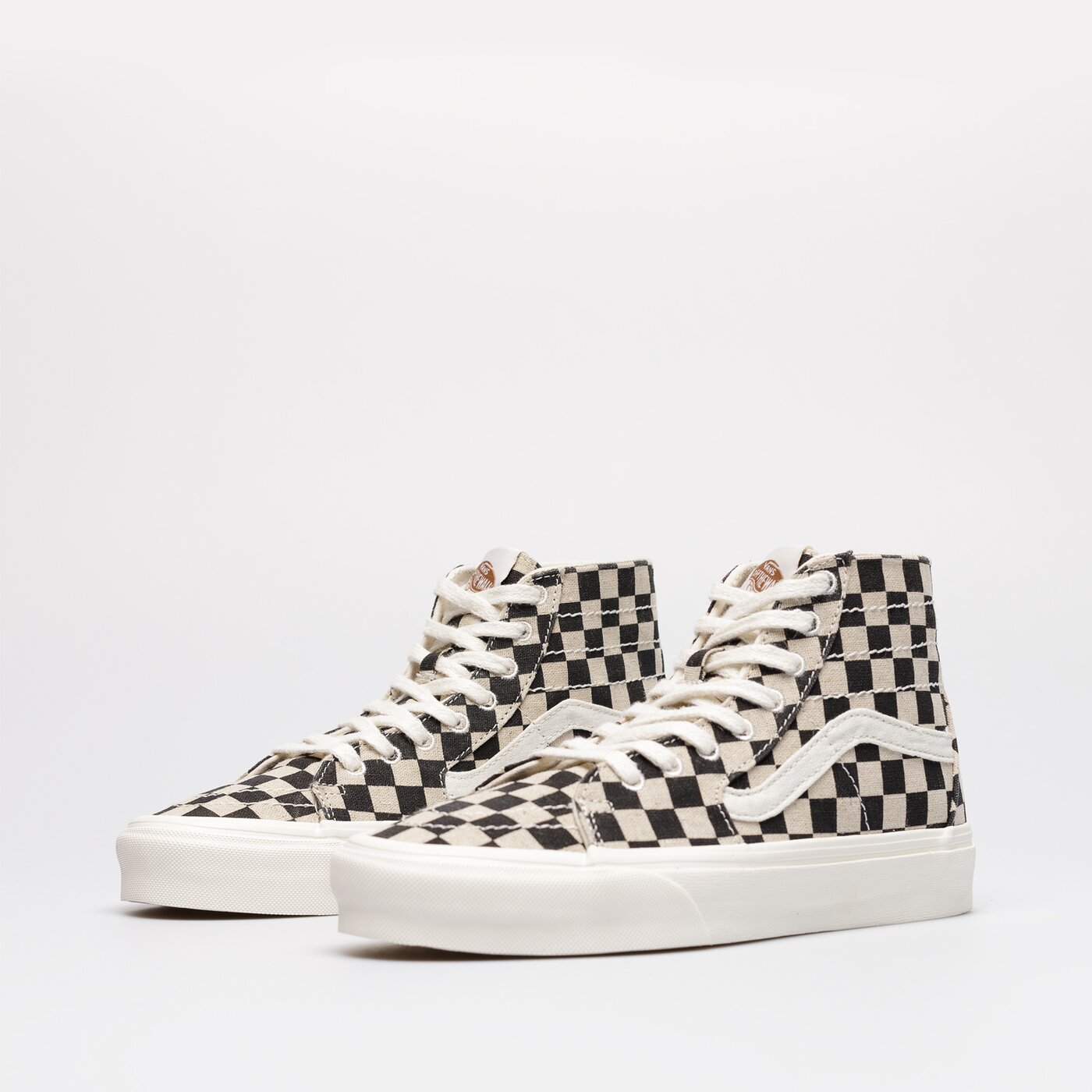 Дамски маратонки VANS UA SK8-HI TAPERED vn0a5kru7051 цвят бял