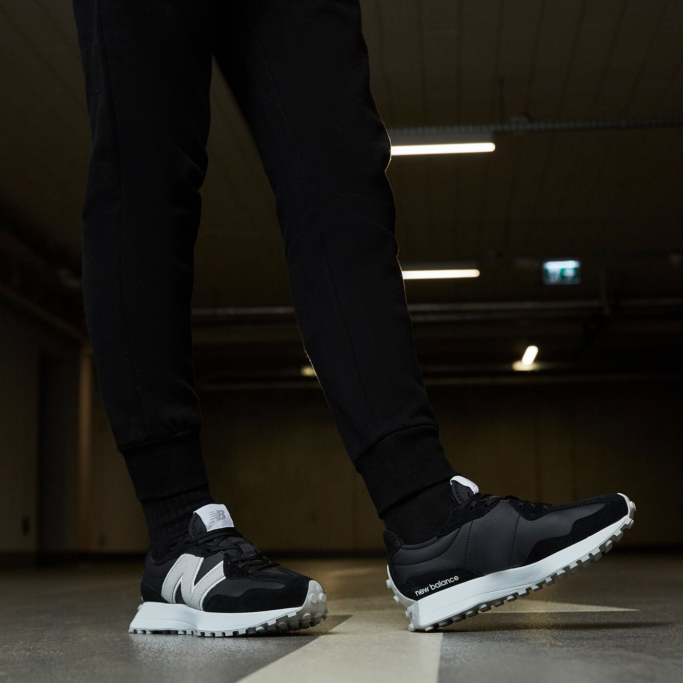 Дамски маратонки NEW BALANCE 327  ws327lw цвят черен