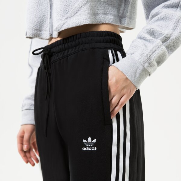Дамски панталони ADIDAS 3 STRIPES OVERSIZED JOGGERS hm2143 цвят черен
