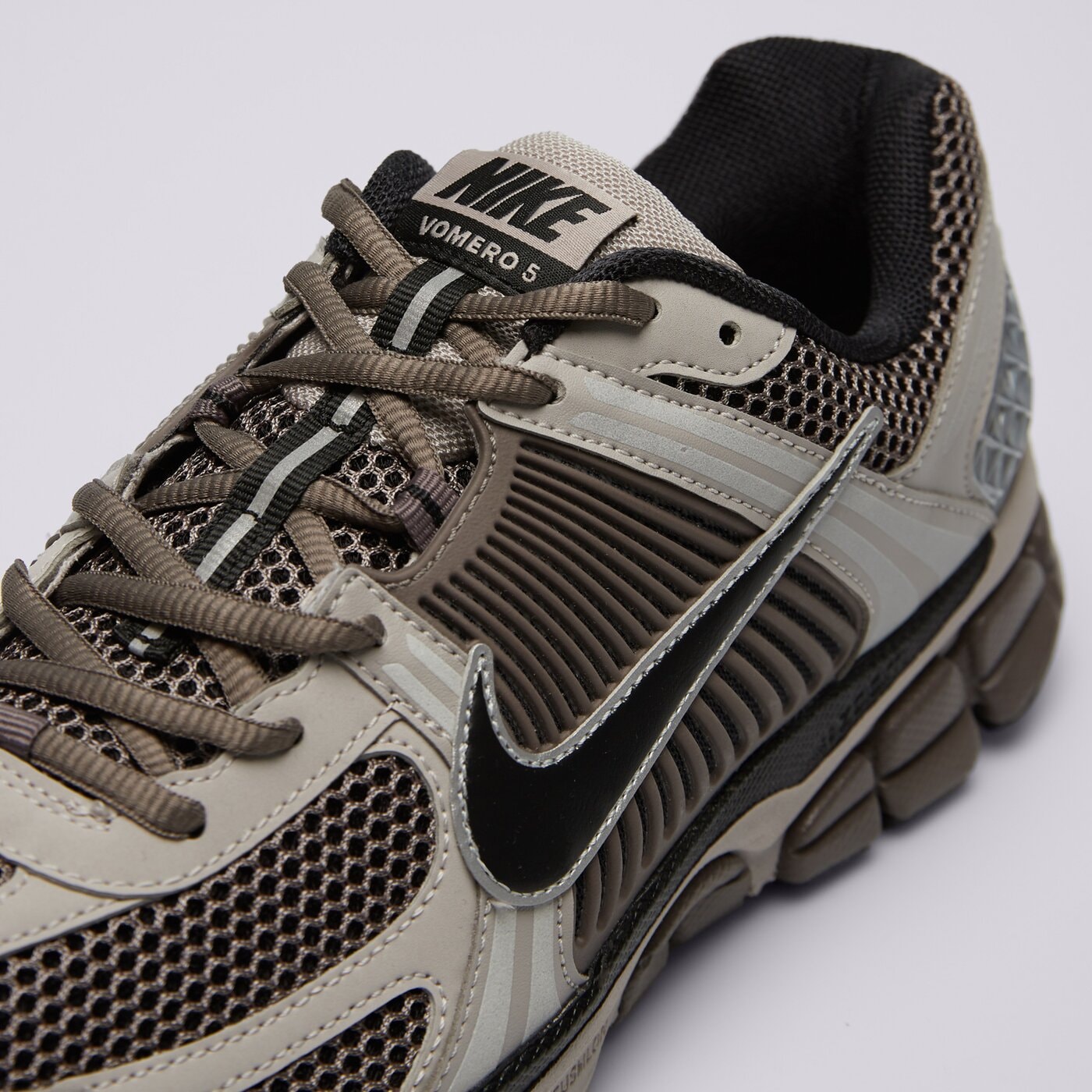 Мъжки маратонки NIKE ZOOM VOMERO 5 fb9149-005 цвят кафяв