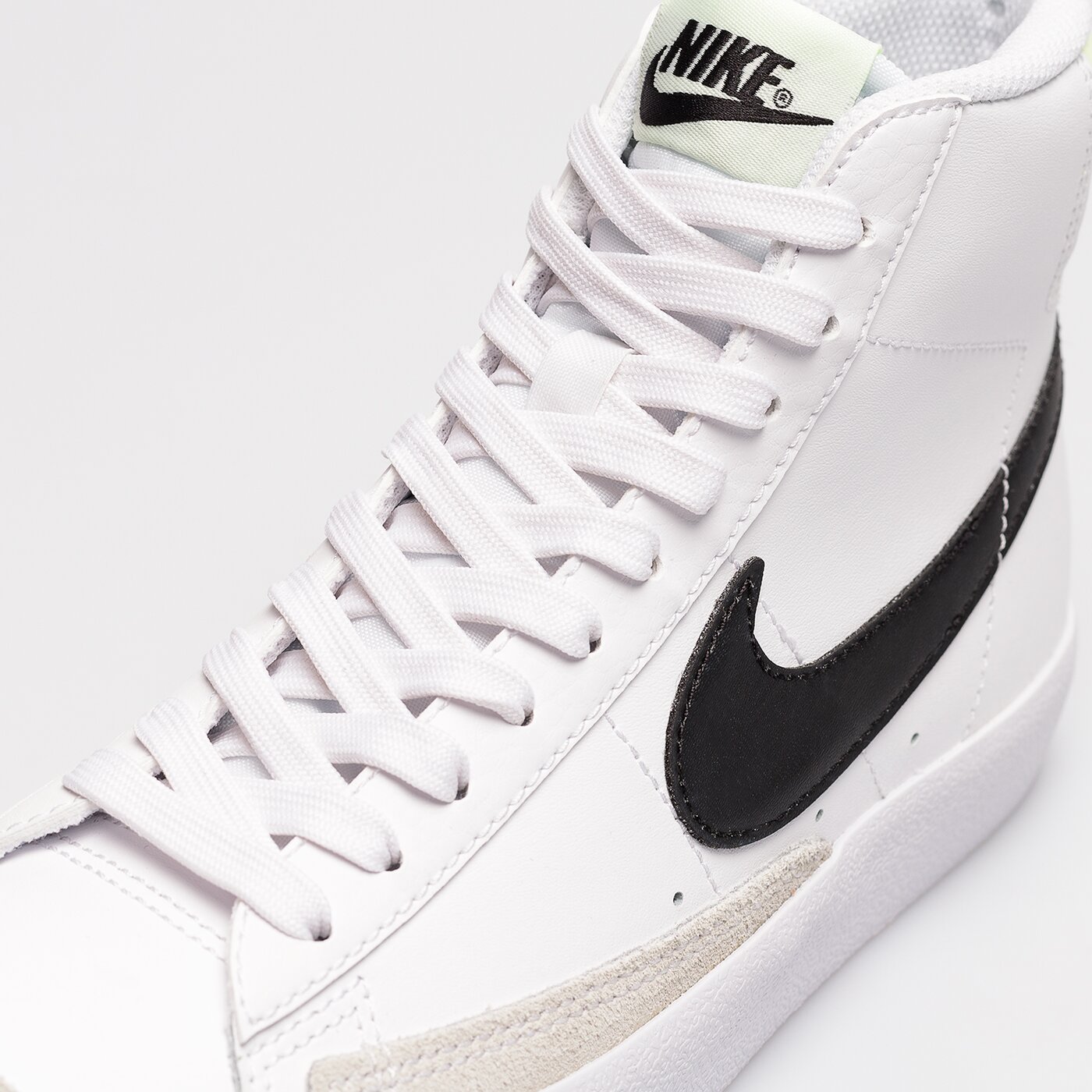 Детски маратонки NIKE BLAZER MID '77 da4086-109 цвят бял