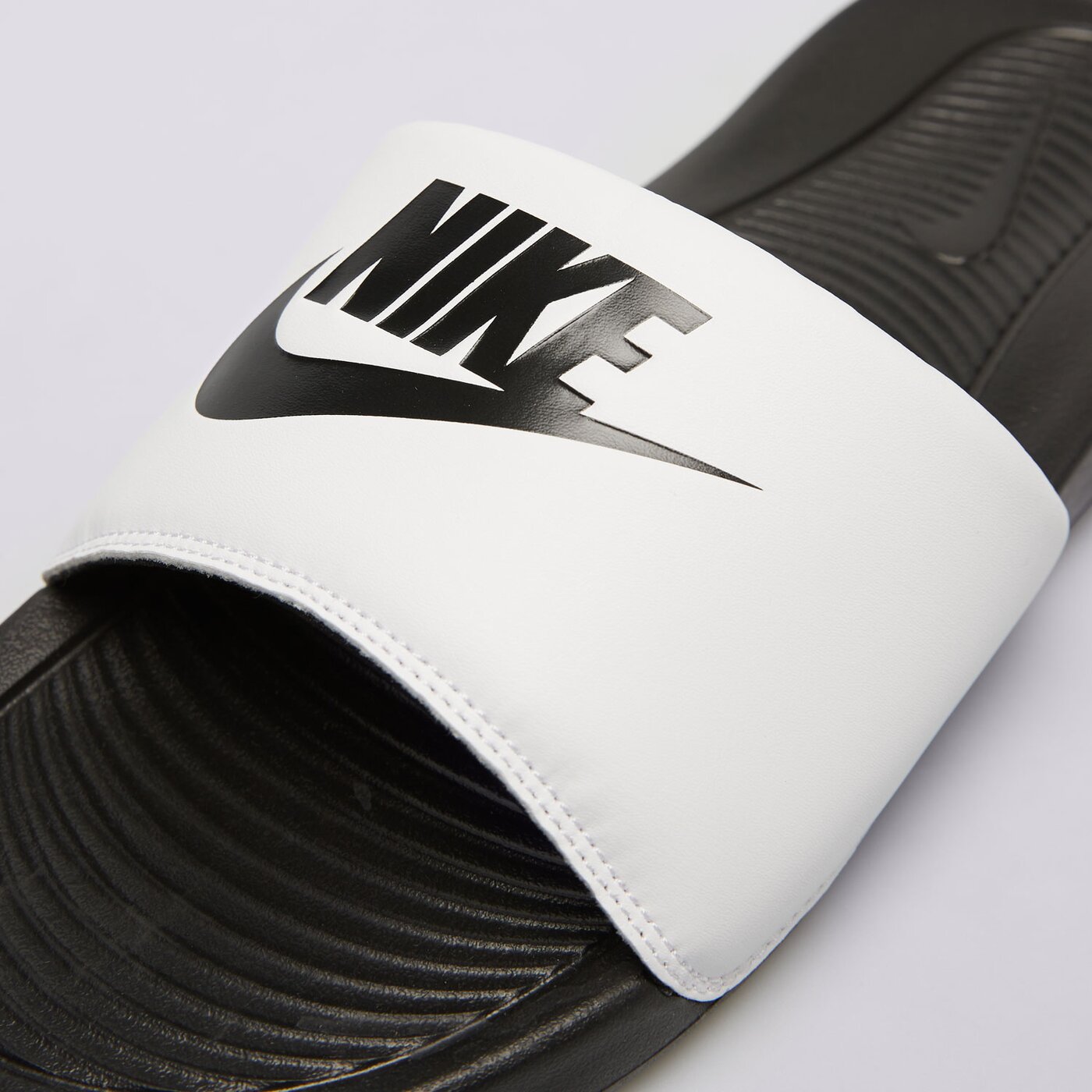 Мъжки чехли и сандали NIKE VICTORI ONE SLIDE  cn9675-005 цвят черен