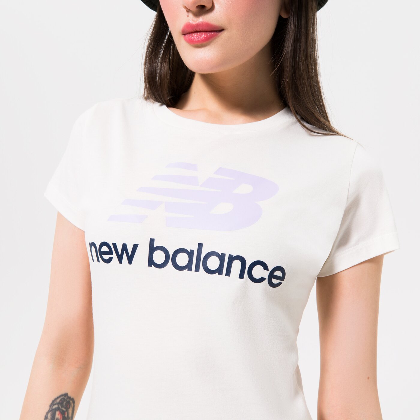 Дамска тениска NEW BALANCE ТЕНИСКА NB ESSENTIALS STACKED LOGO TEE wt91546mlt цвят бял