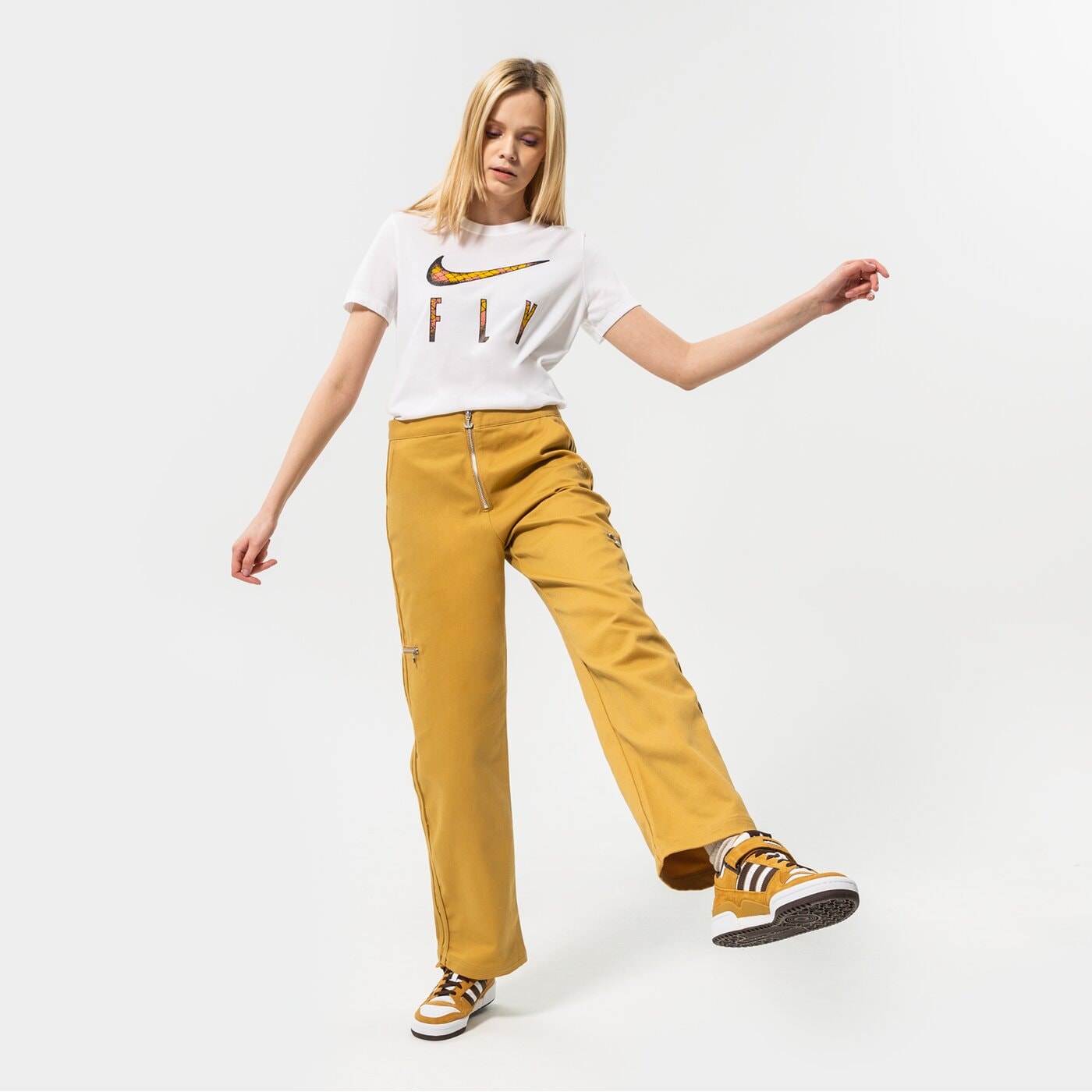 Дамска тениска NIKE ТЕНИСКА W NK DF SWSH FLY SSNL SS TEE NBB dn3048-100 цвят бял