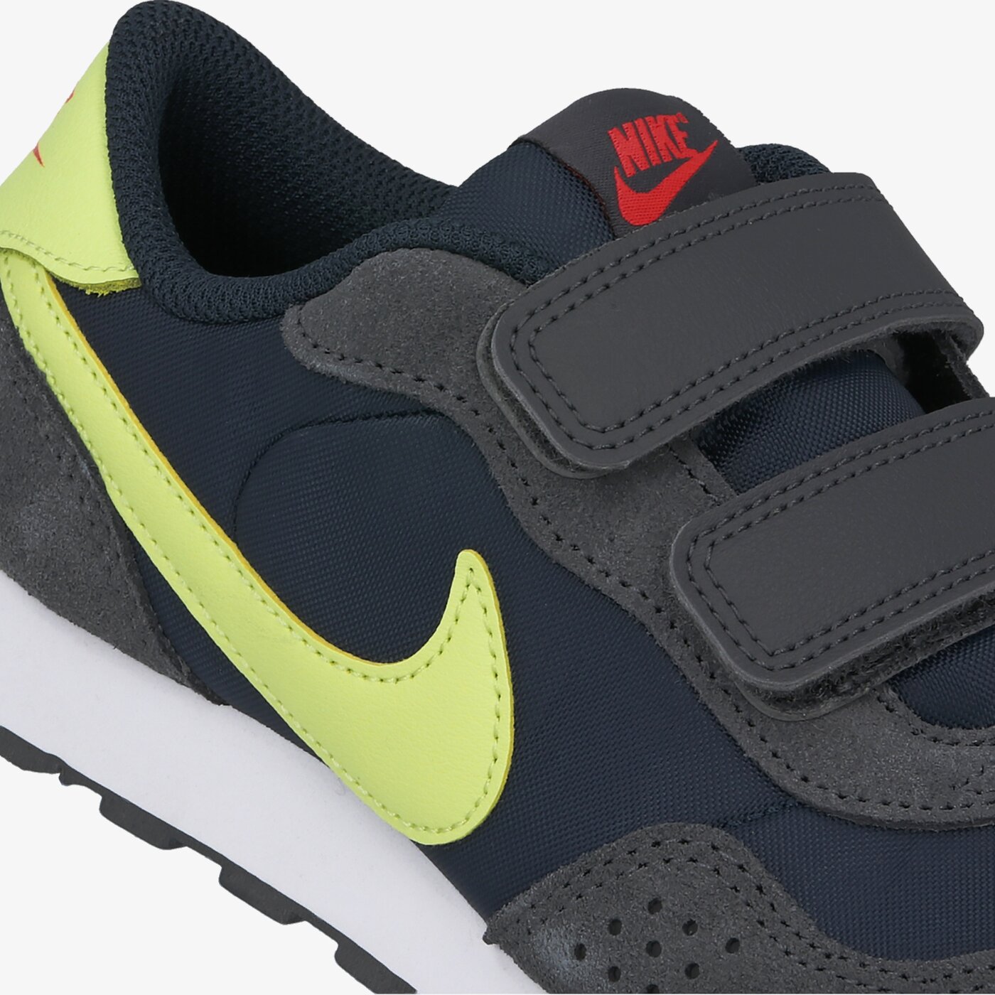 Детски маратонки NIKE MD VALIANT cn8560-400 цвят тъмносин