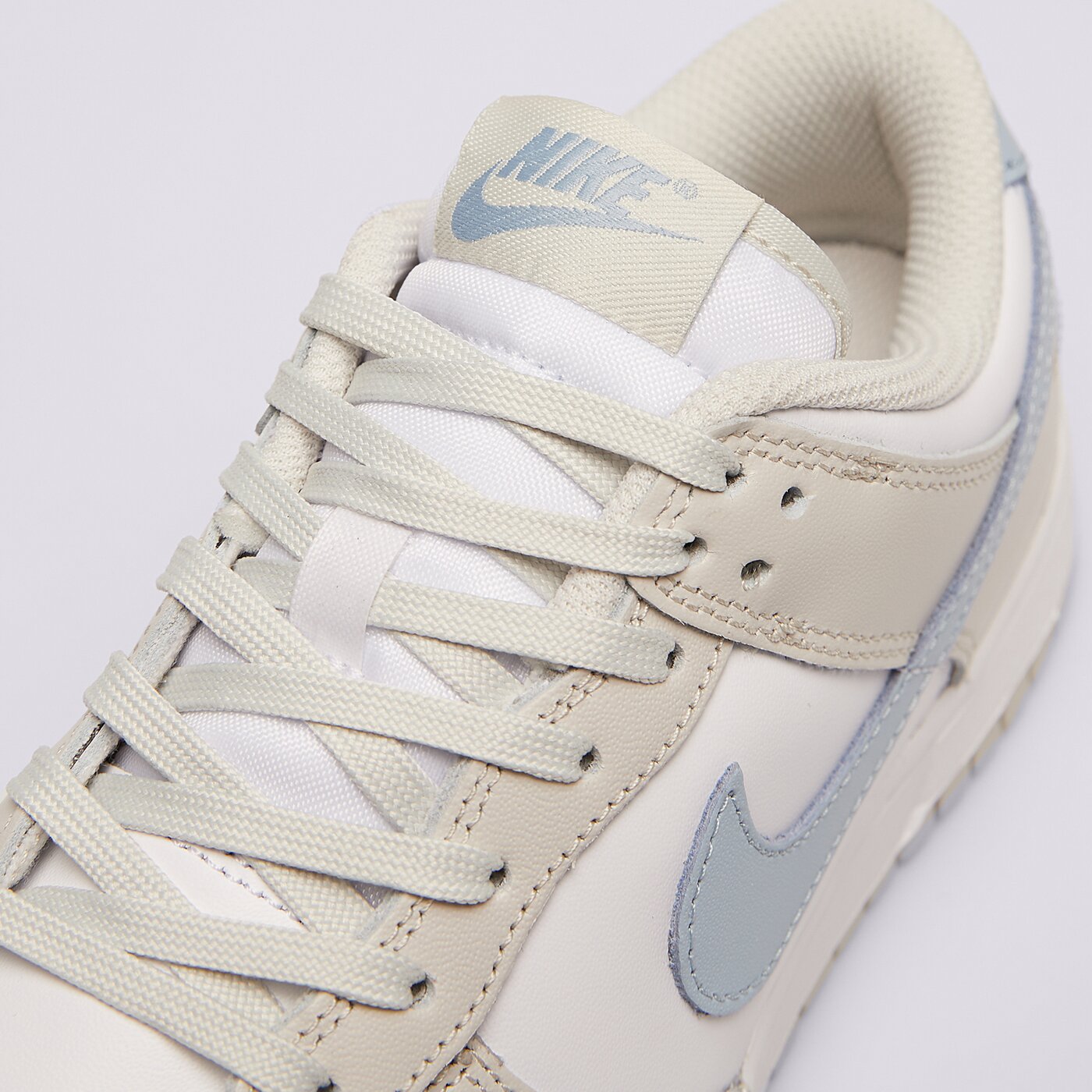 Дамски маратонки NIKE DUNK LOW  hf0023-100 цвят бежов