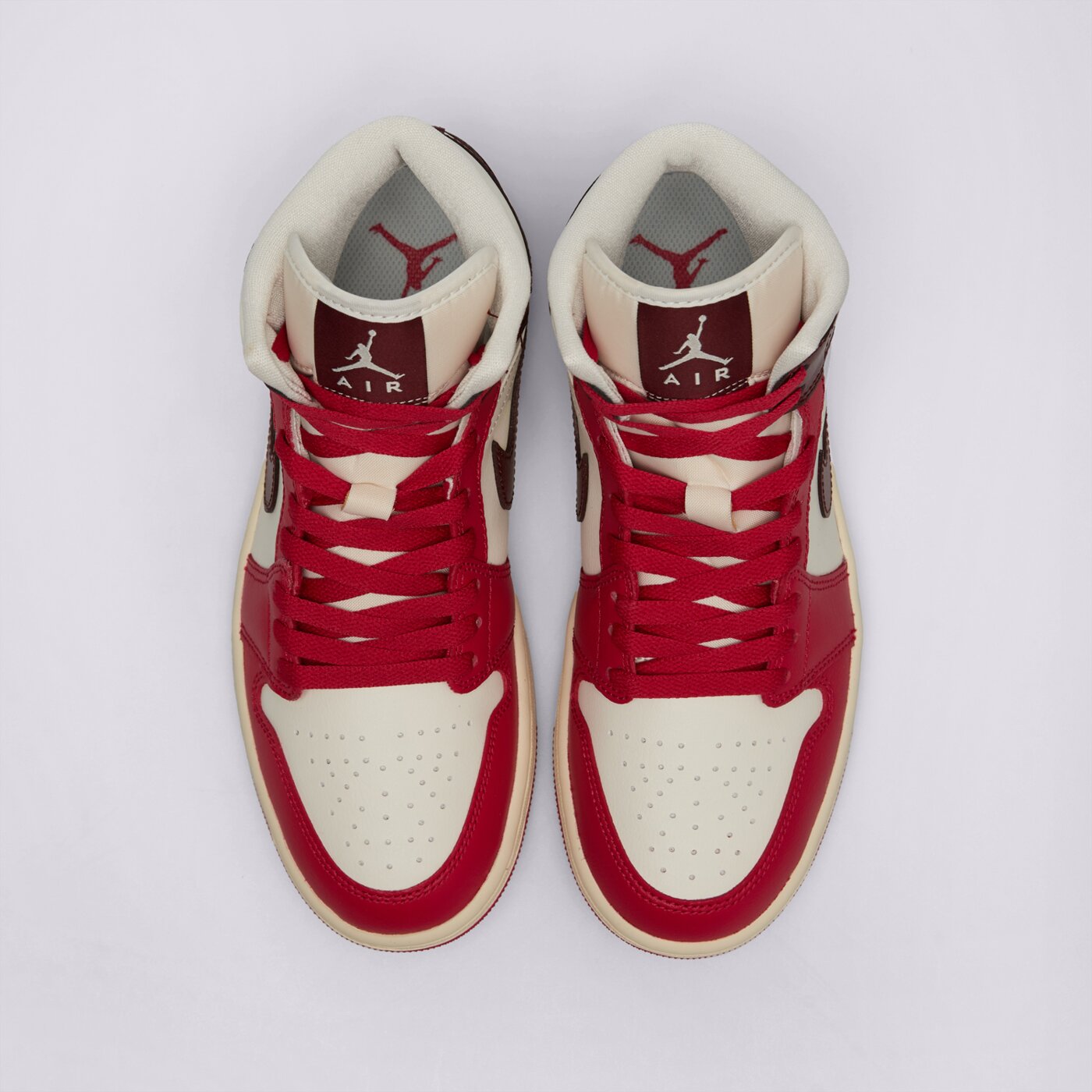 Дамски маратонки WMNS AIR JORDAN 1 MID bq6472-119 цвят бежов