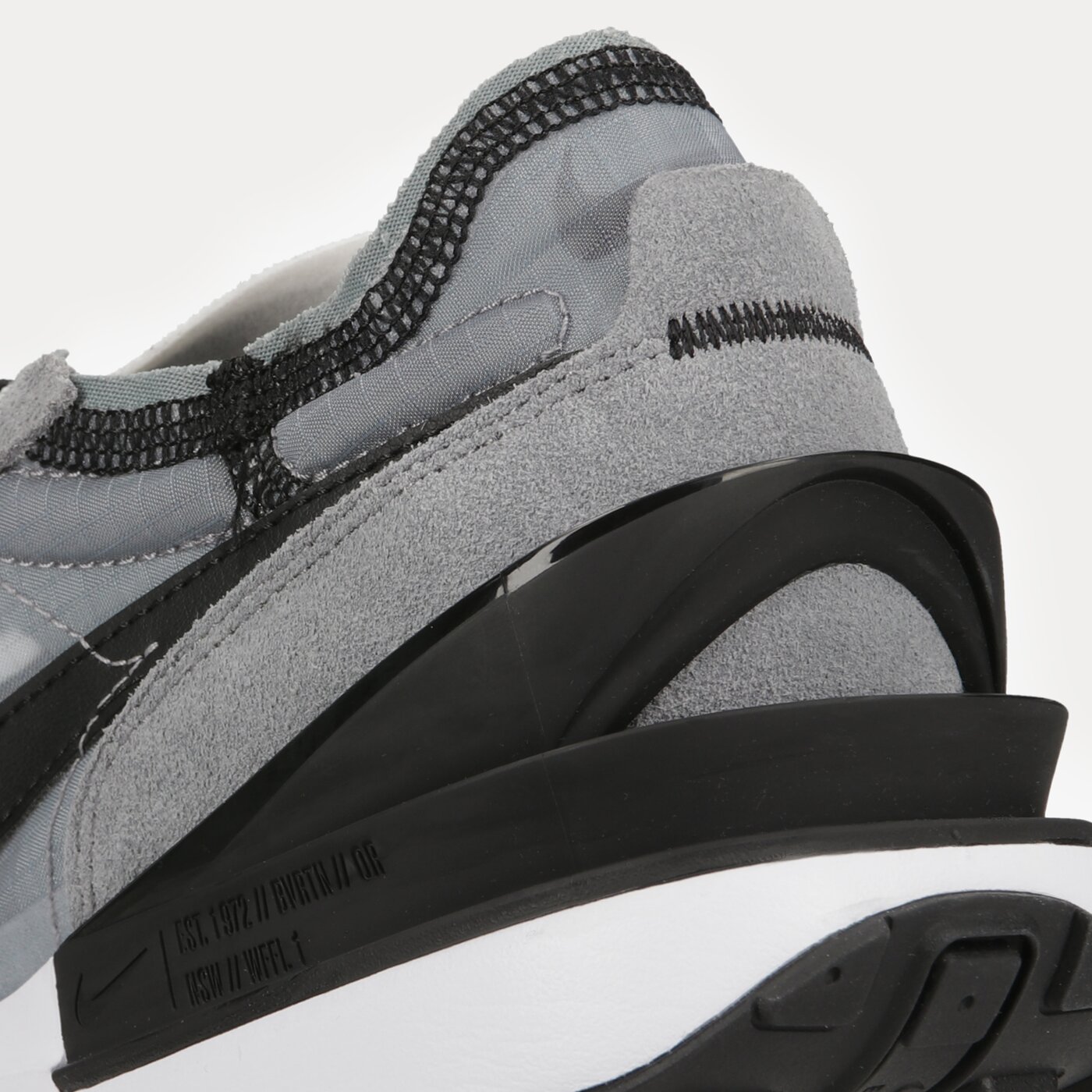 Мъжки маратонки NIKE WAFFLE ONE SE dd8014-002 цвят сив