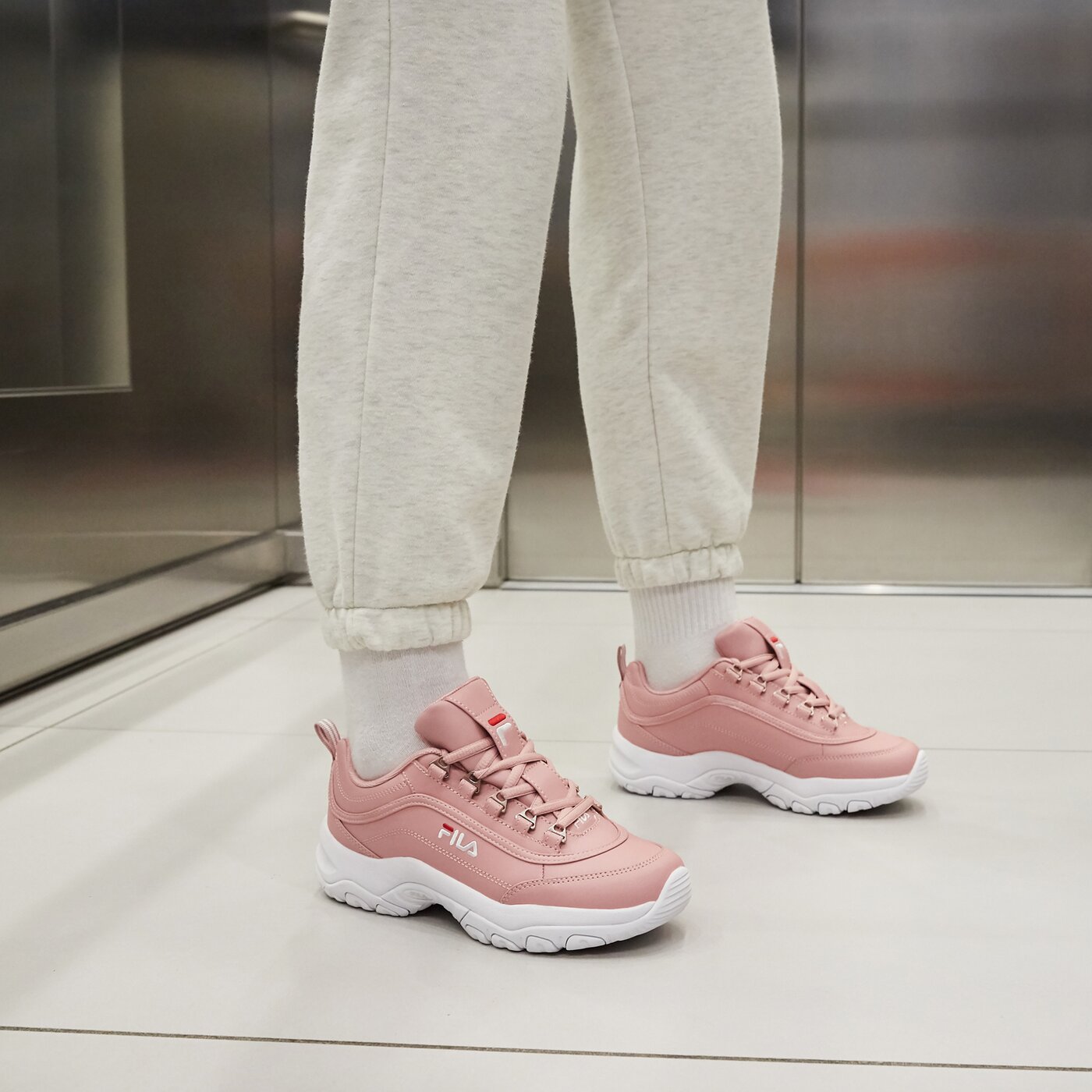 Дамски маратонки FILA STRADA LOW WMN 5cm02143662 цвят розов