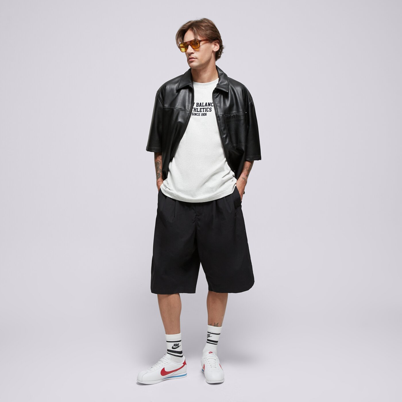 Мъжка тениска NEW BALANCE ТЕНИСКА VARSITY GRAPHIC ТЕНИСКА mt51526ahh цвят сив