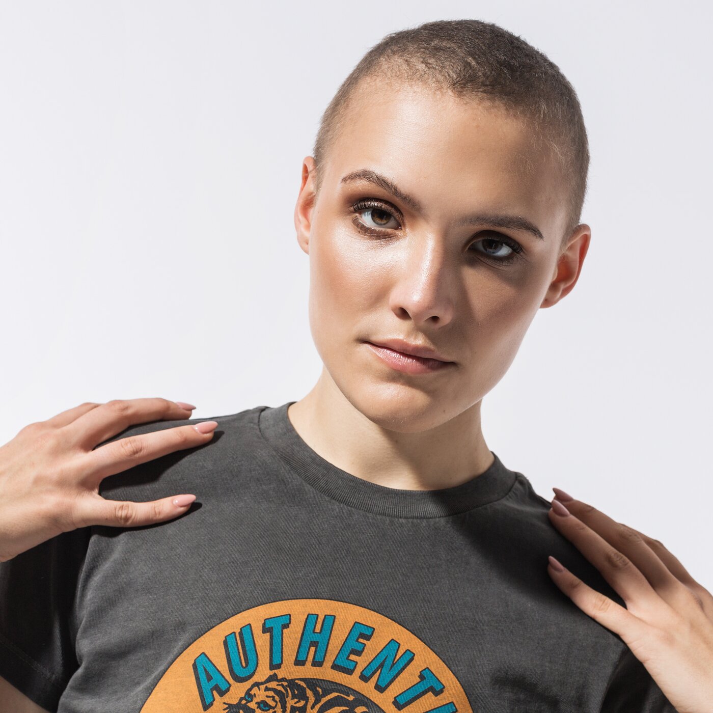 Дамска тениска VANS ТЕНИСКА CHARRA vn0a4sdgblk1 цвят многоцветен