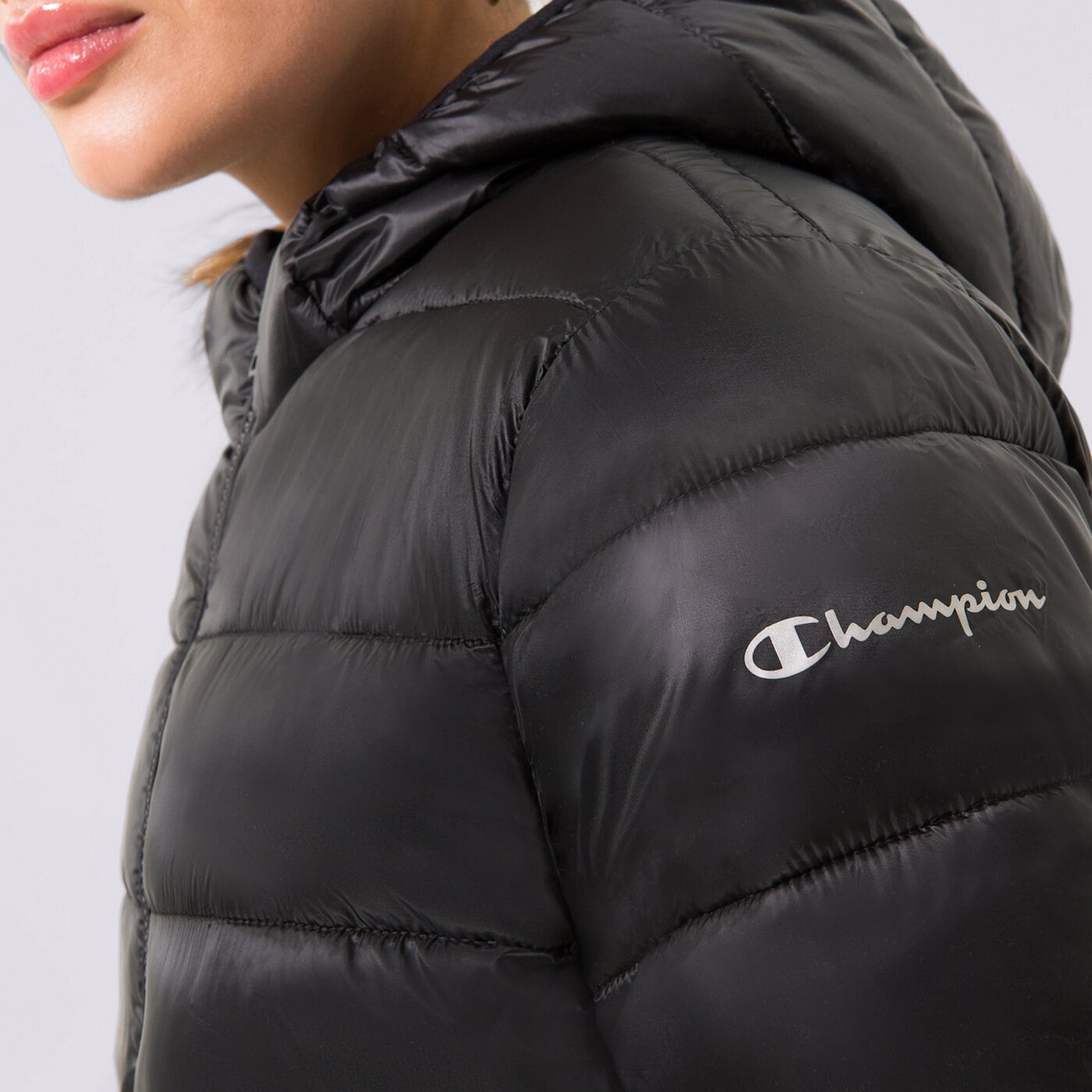 Дамско зимно яке CHAMPION ЯКЕ ЗИМНО HOODED POLYFILLED JACKET 115750kk001 цвят черен