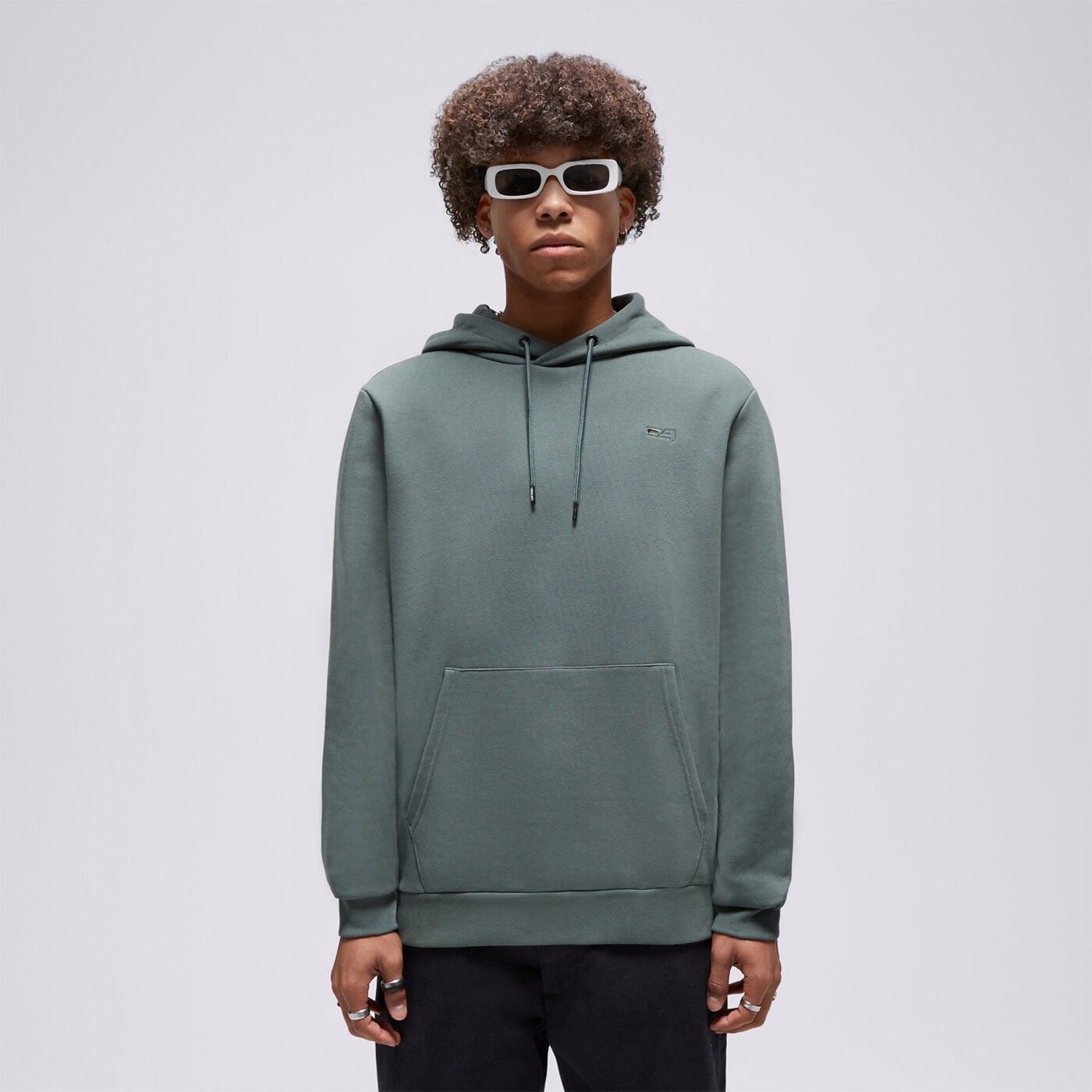 Мъжки суичър CONFRONT СУИТЧЪР С КАЧУЛКА ESSENTIAL HOODIE GREEN cf323blm91002 цвят зелен
