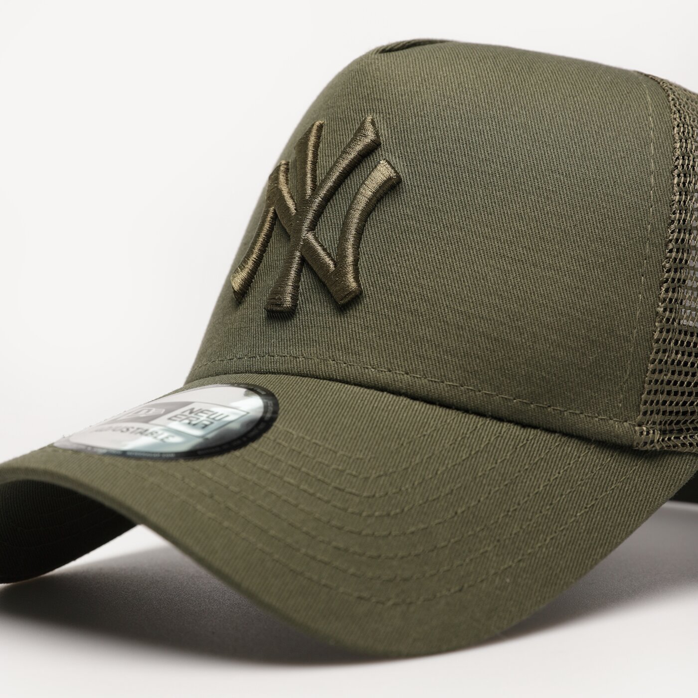 Мъжка шапка с козирка NEW ERA ШАПКА TONAL MESH TRUCKER NYY NEW YORK YANKEES 60298763 цвят каки