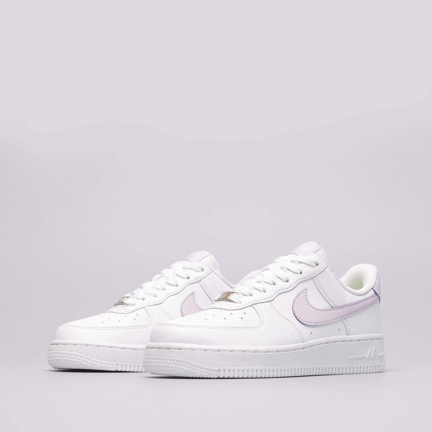 Дамски маратонки NIKE AIR FORCE 1 '07 NEXT NATURE dn1430-105 цвят бял