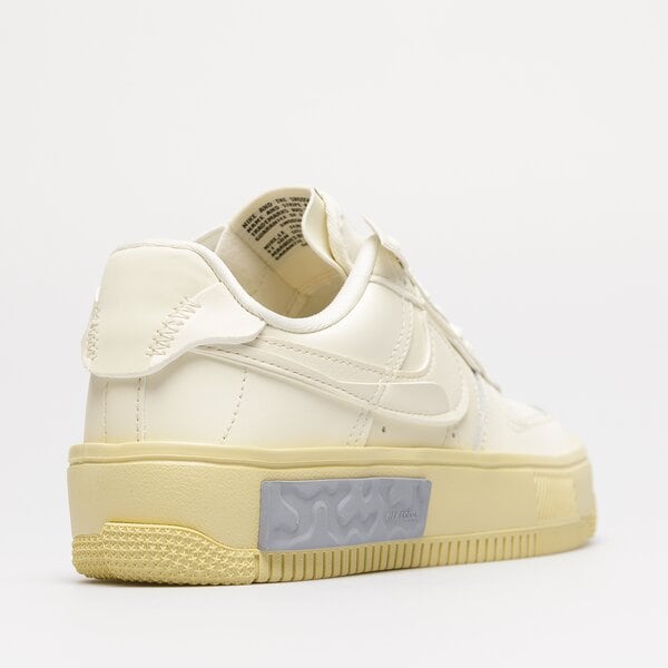 Дамски маратонки NIKE AIR FORCE 1 FONTANKA dh1290-102 цвят бежов