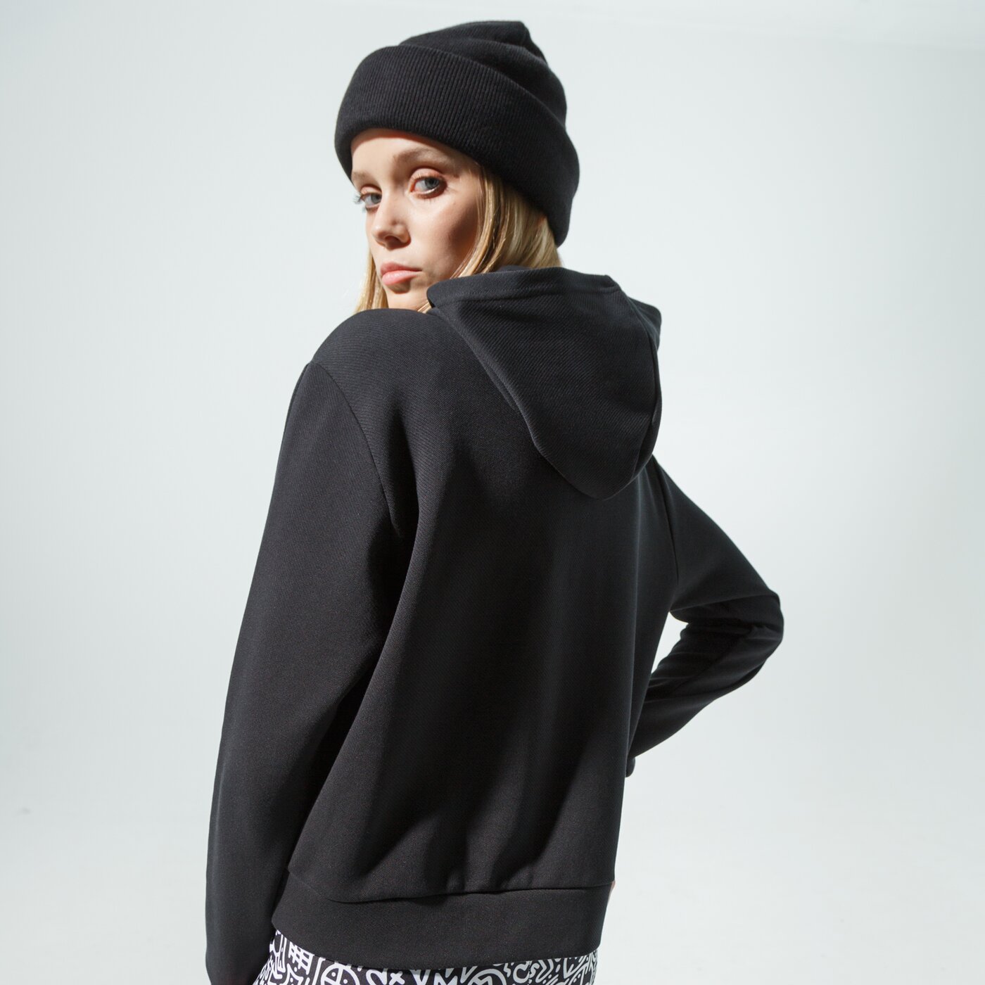 Дамски суичър PUMA СУИТЧЪР С КАЧУЛКА NU-TILITY HOODIE 58354801 цвят черен