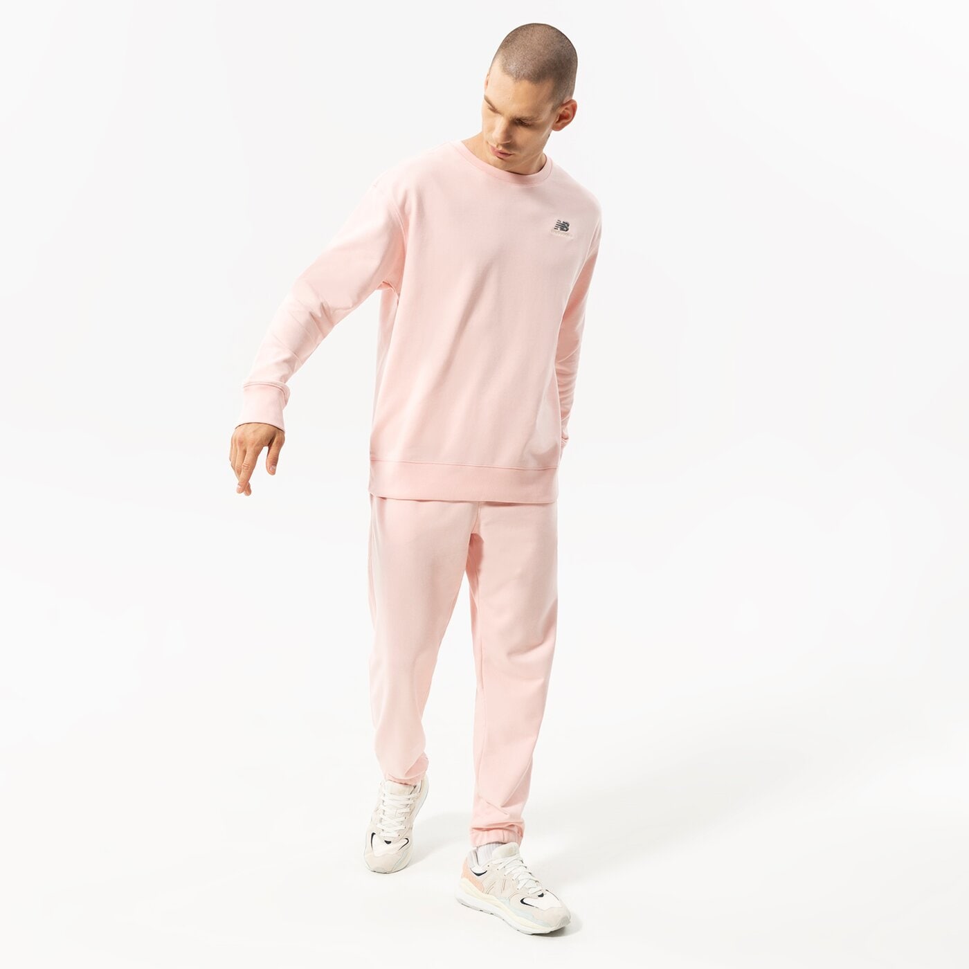 Мъжки суичър NEW BALANCE СУИТЧЪР NB ESSENTIALS UNI-SSENTIALS CREW ut21501pie цвят розов